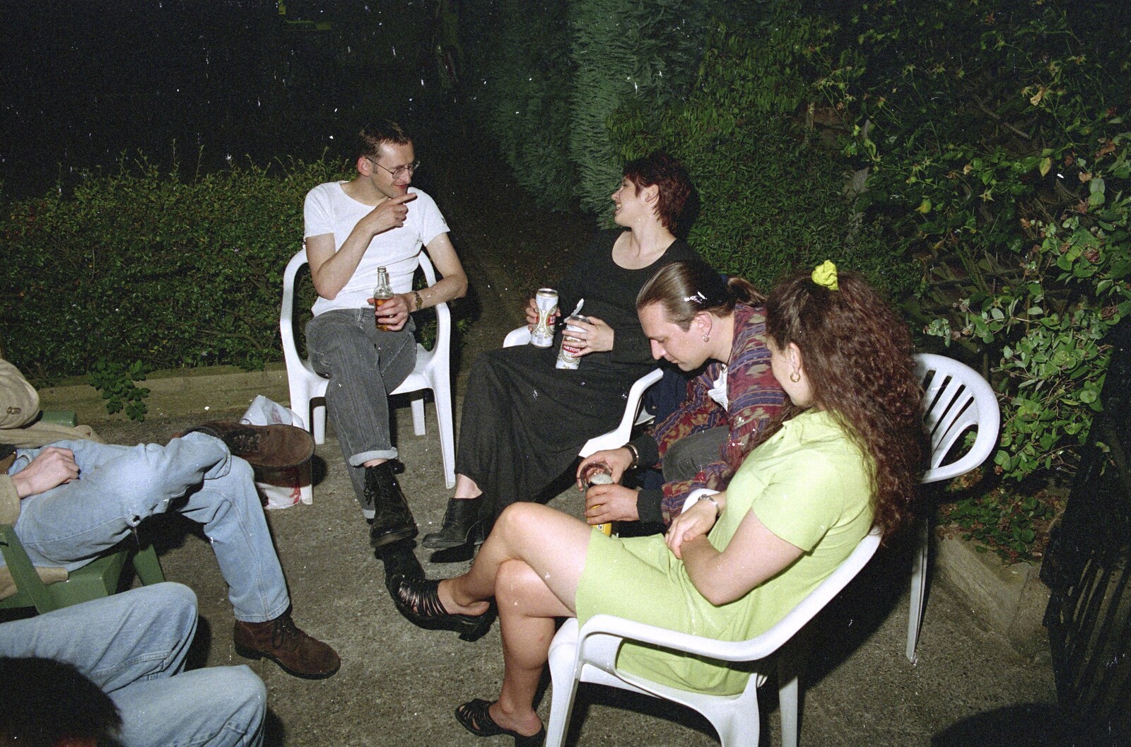 Dougie chats to Lisa on Andrew's patio from The BSCC Does Le Shuttle, and a CISU Party at Andrew's, Saint-Omer and Ipswich - 3rd August 1996