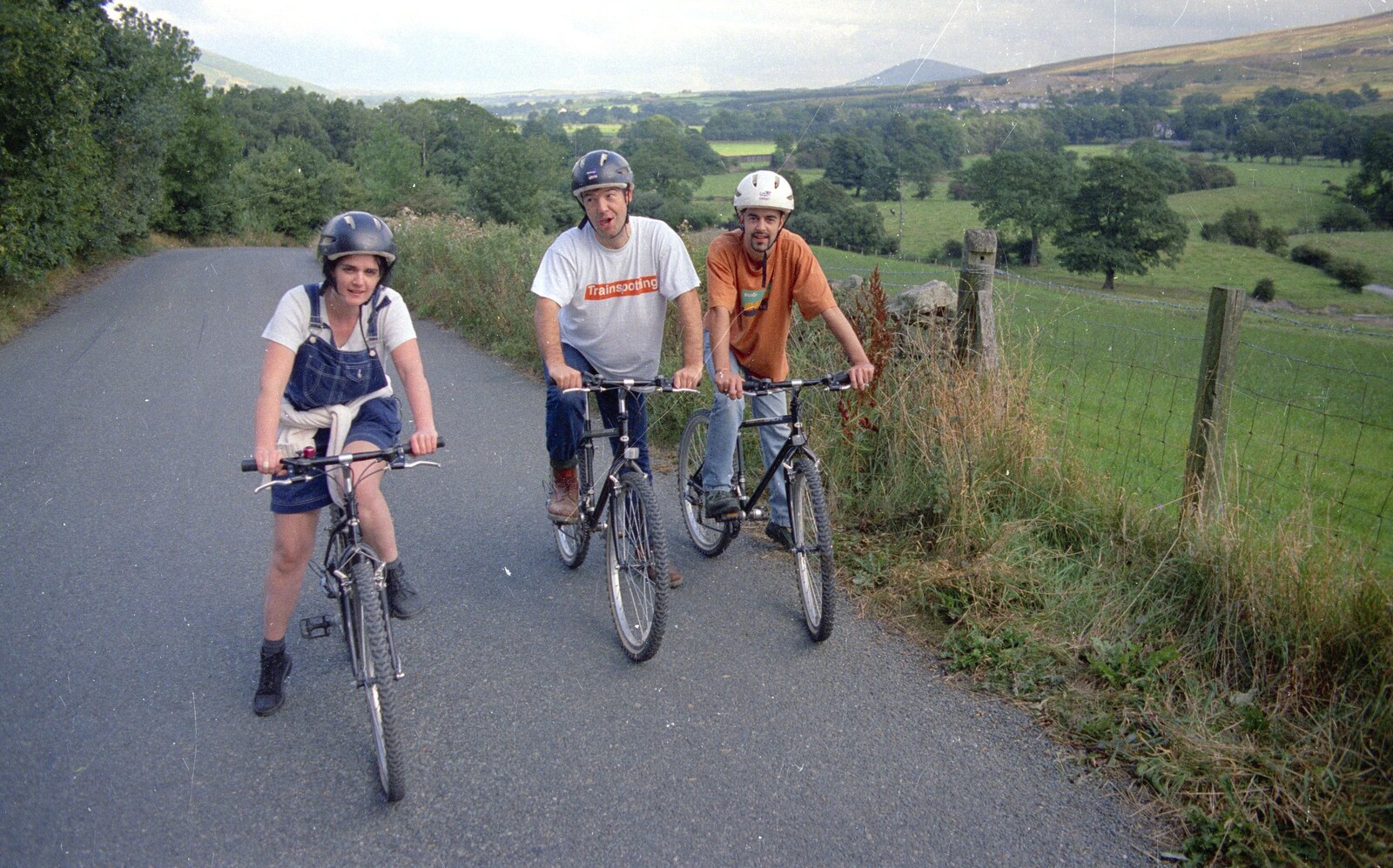 CISU Hang Around Keswick and The Briars, Cumbria - 16th September 1996: Gail, Tim and Trev pause for breath at the top of a very steep hill