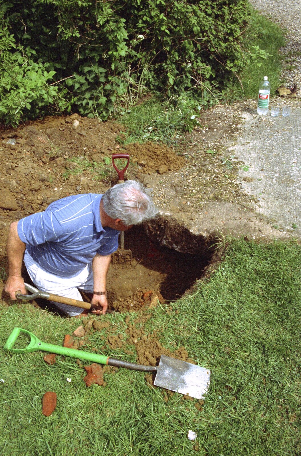 Lou digs an exploratory hole by the side of the well from Hale-Bopp and Bedroom Demolition, Brome, Suffolk - 10th May 1997