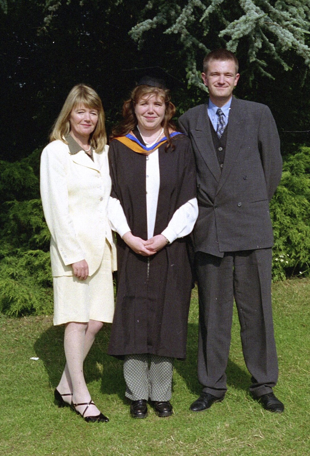 Sis Graduates from De Montfort, Leicester, Leicestershire - 9th August 1997: Mother, Sis and Nosher