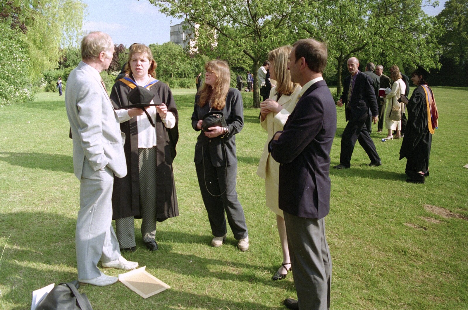 Sis Graduates from De Montfort, Leicester, Leicestershire - 9th August 1997: Dad chats to Sis as Mother and Mike hang around