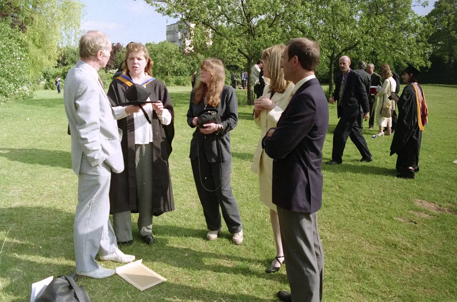 Dad chats to Sis, from Sis Graduates from De Montfort, Leicester, Leicestershire - 9th August 1997