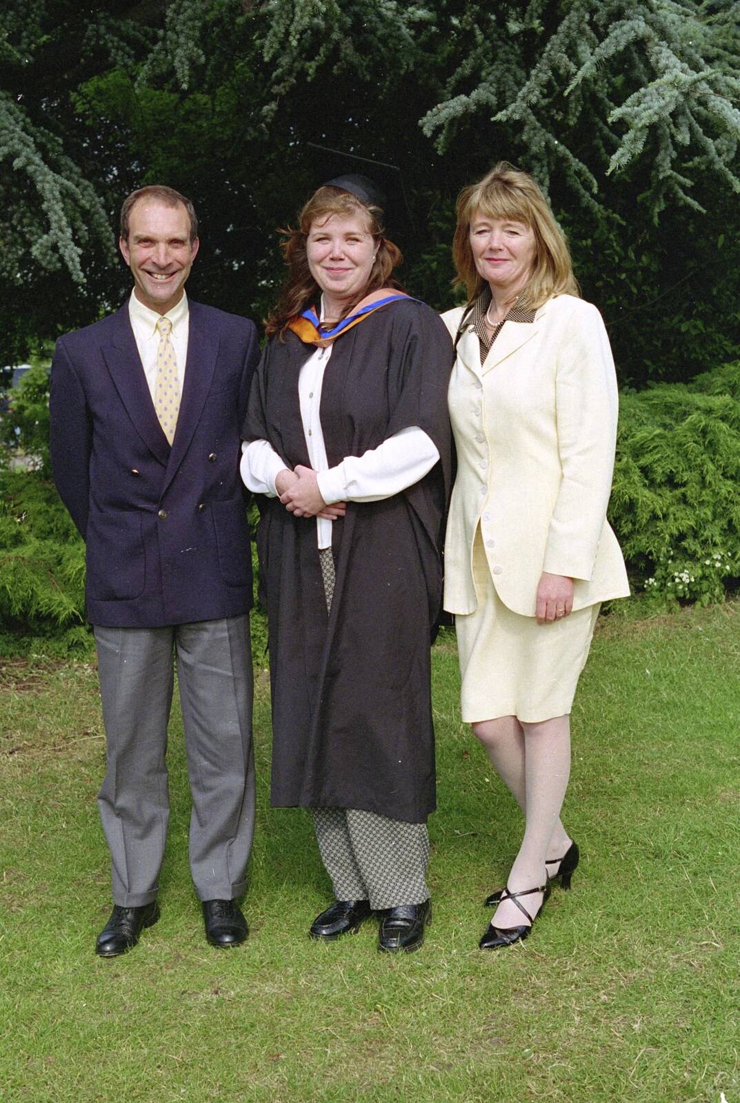 Sis Graduates from De Montfort, Leicester, Leicestershire - 9th August 1997: Mike, Sis and Mother