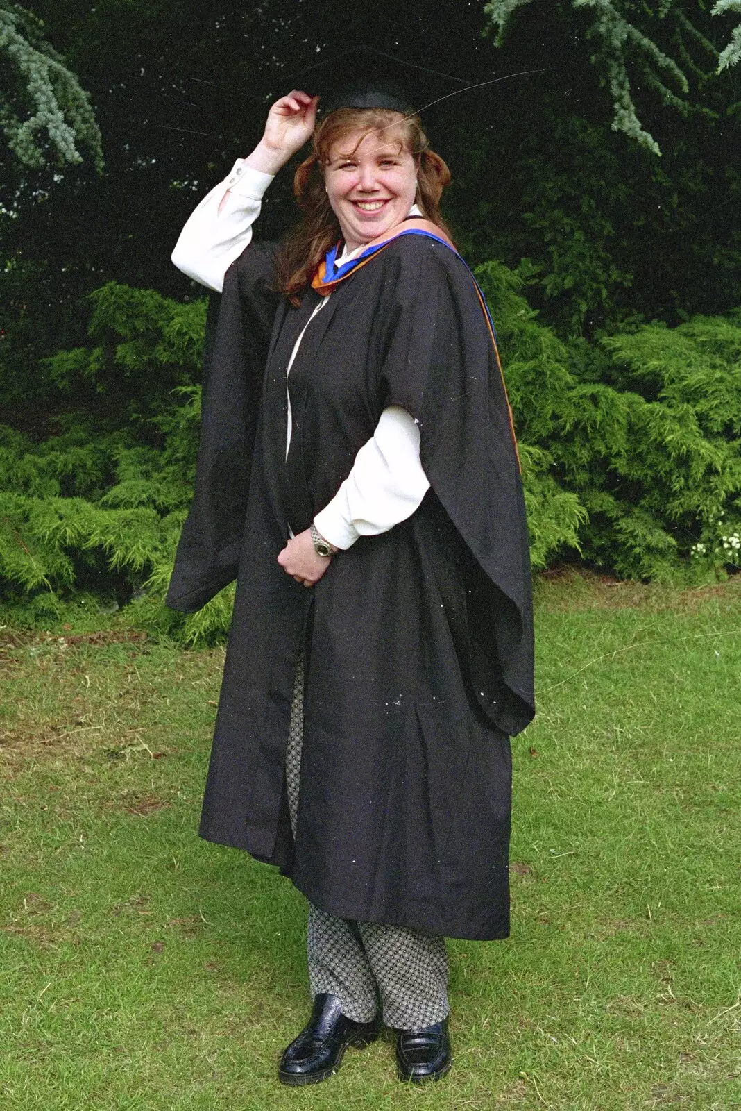 Sis poses, from Sis Graduates from De Montfort, Leicester, Leicestershire - 9th August 1997