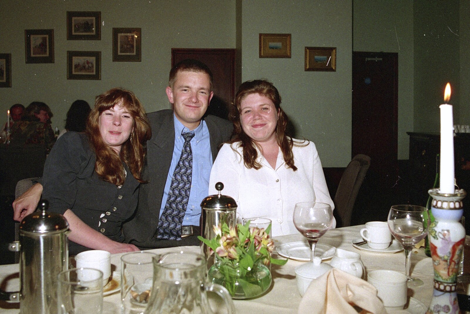 Sis Graduates from De Montfort, Leicester, Leicestershire - 9th August 1997: Mel, Nosher and Sis