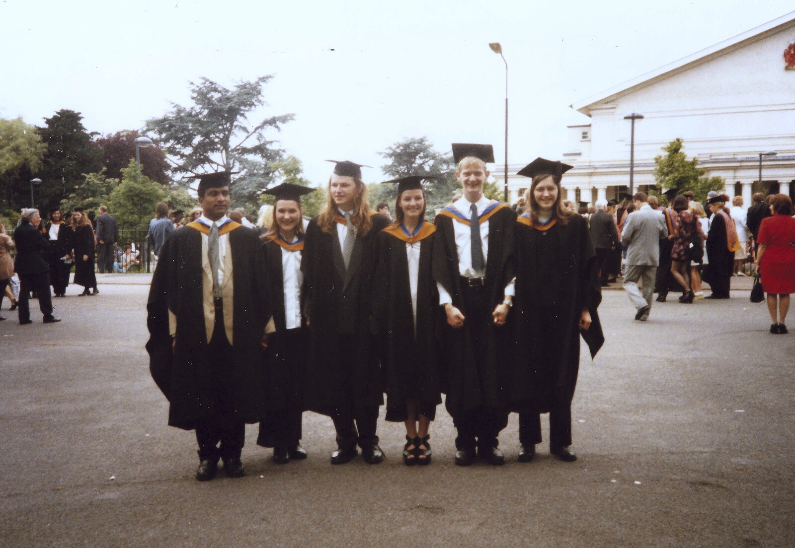 Sis Graduates from De Montfort, Leicester, Leicestershire - 9th August 1997: The graduation gang