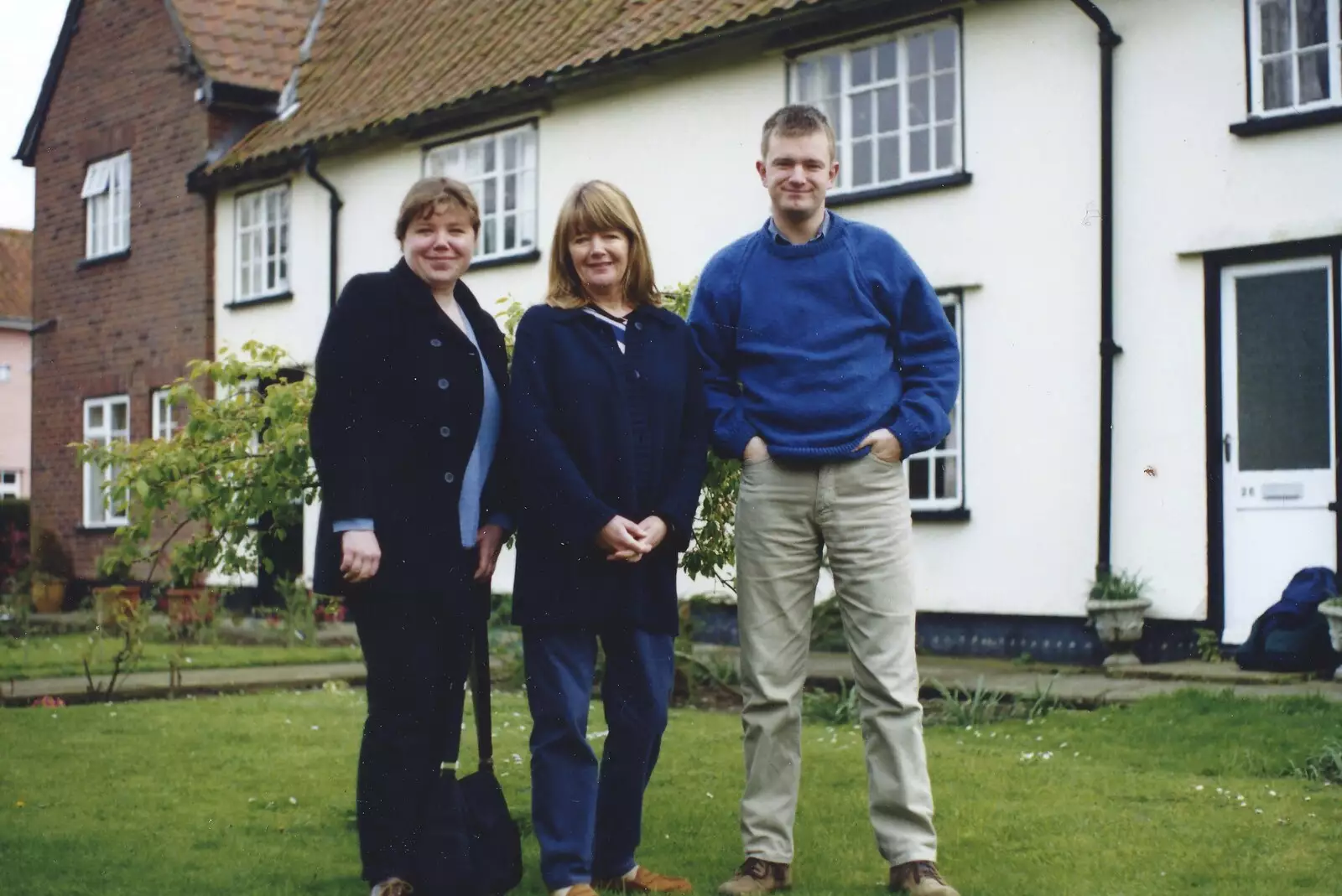 Sis, Mother and Nosher outside the house, from Sis Graduates from De Montfort, Leicester, Leicestershire - 9th August 1997