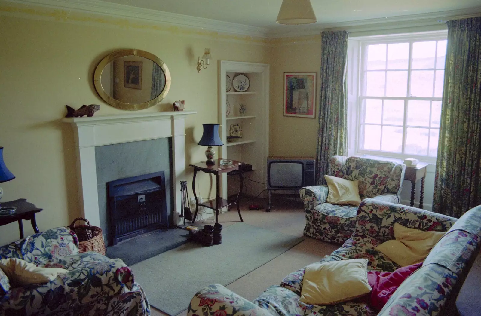 The lounge of the rented cottage, from A Trip to Pitlochry, Scotland - 24th March 1998