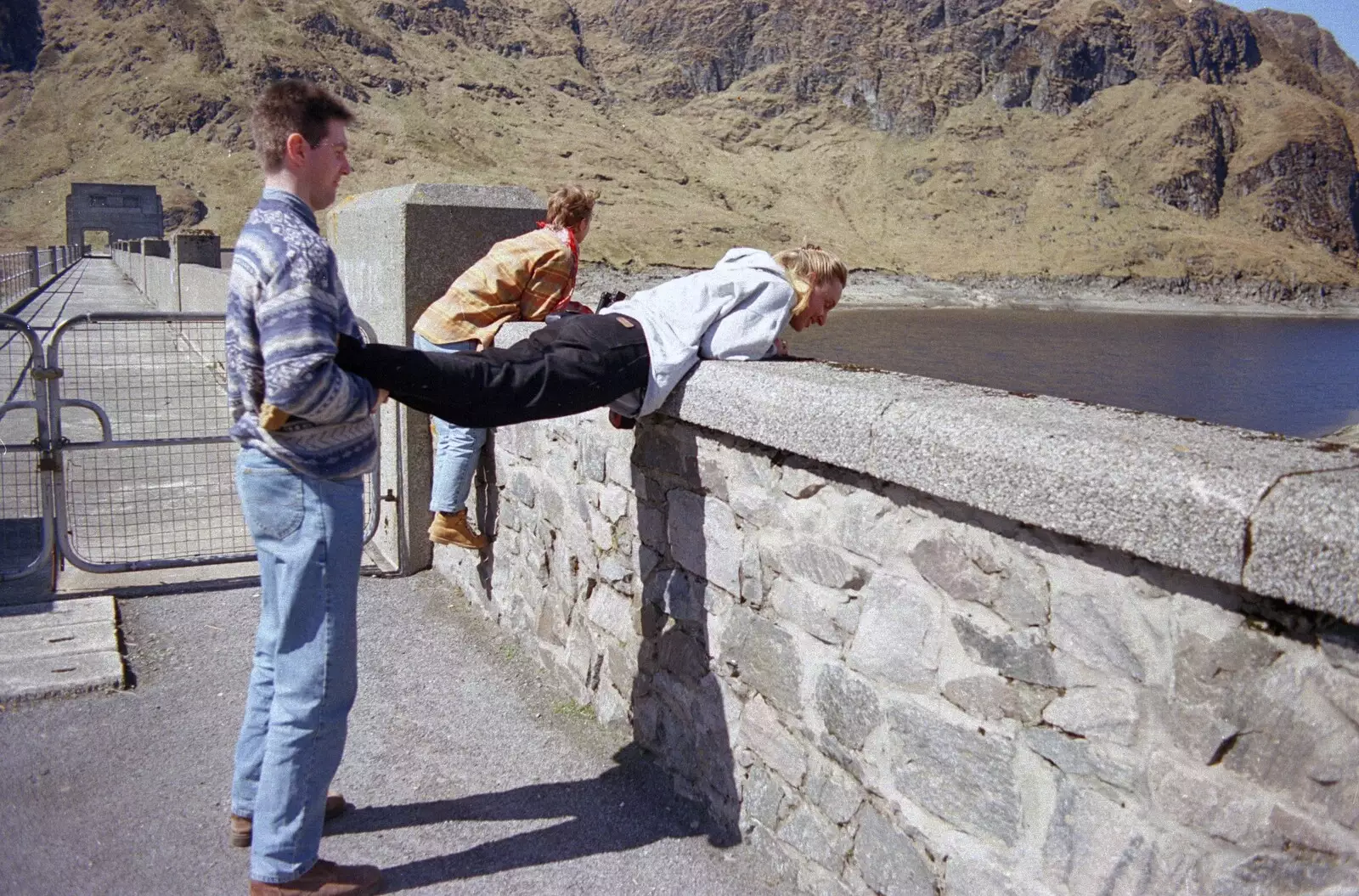 Carole gets a look over the wall, from A Trip to Pitlochry, Scotland - 24th March 1998