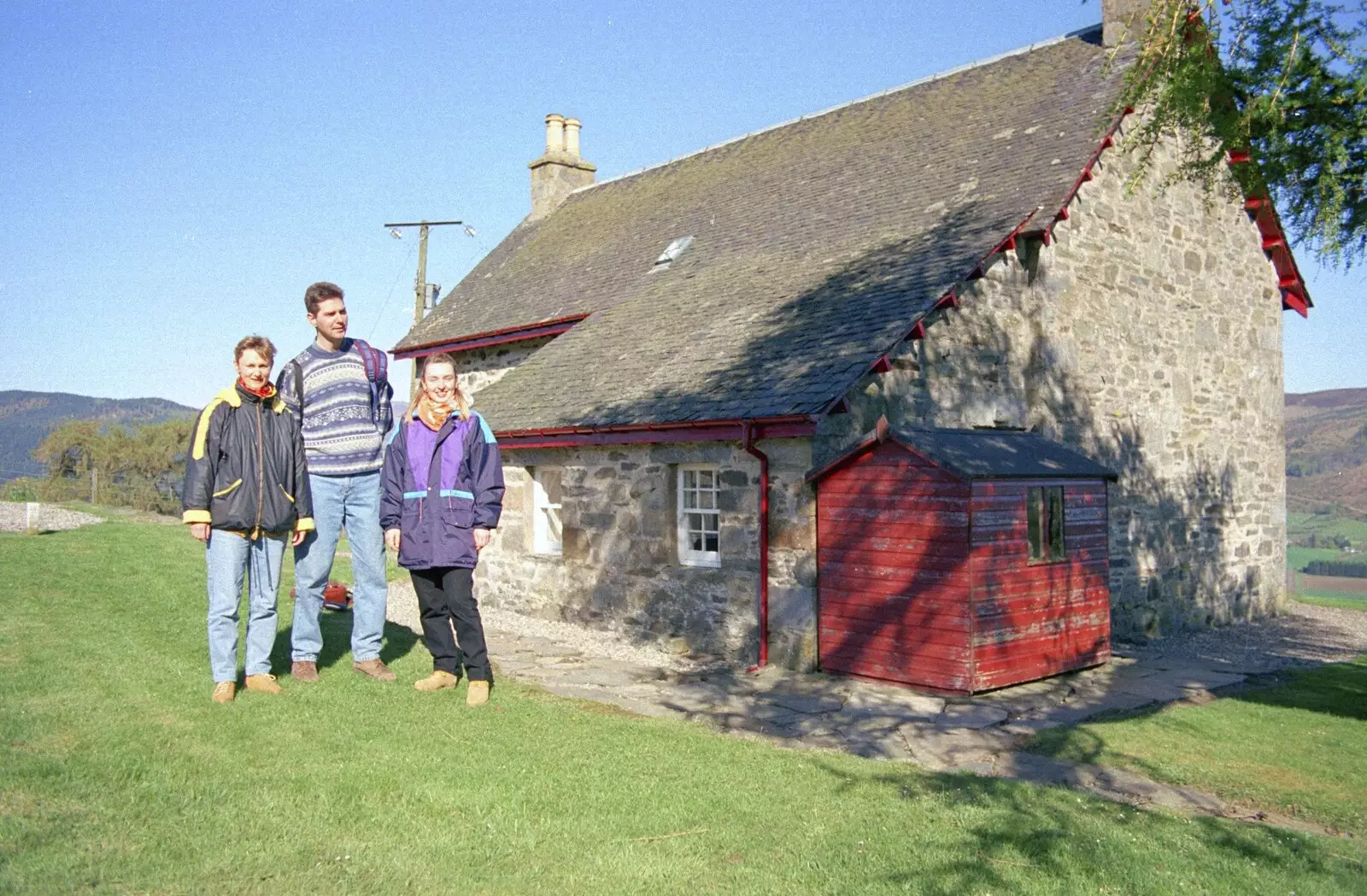 The gang outside Tullichuill, the rented house, from A Trip to Pitlochry, Scotland - 24th March 1998