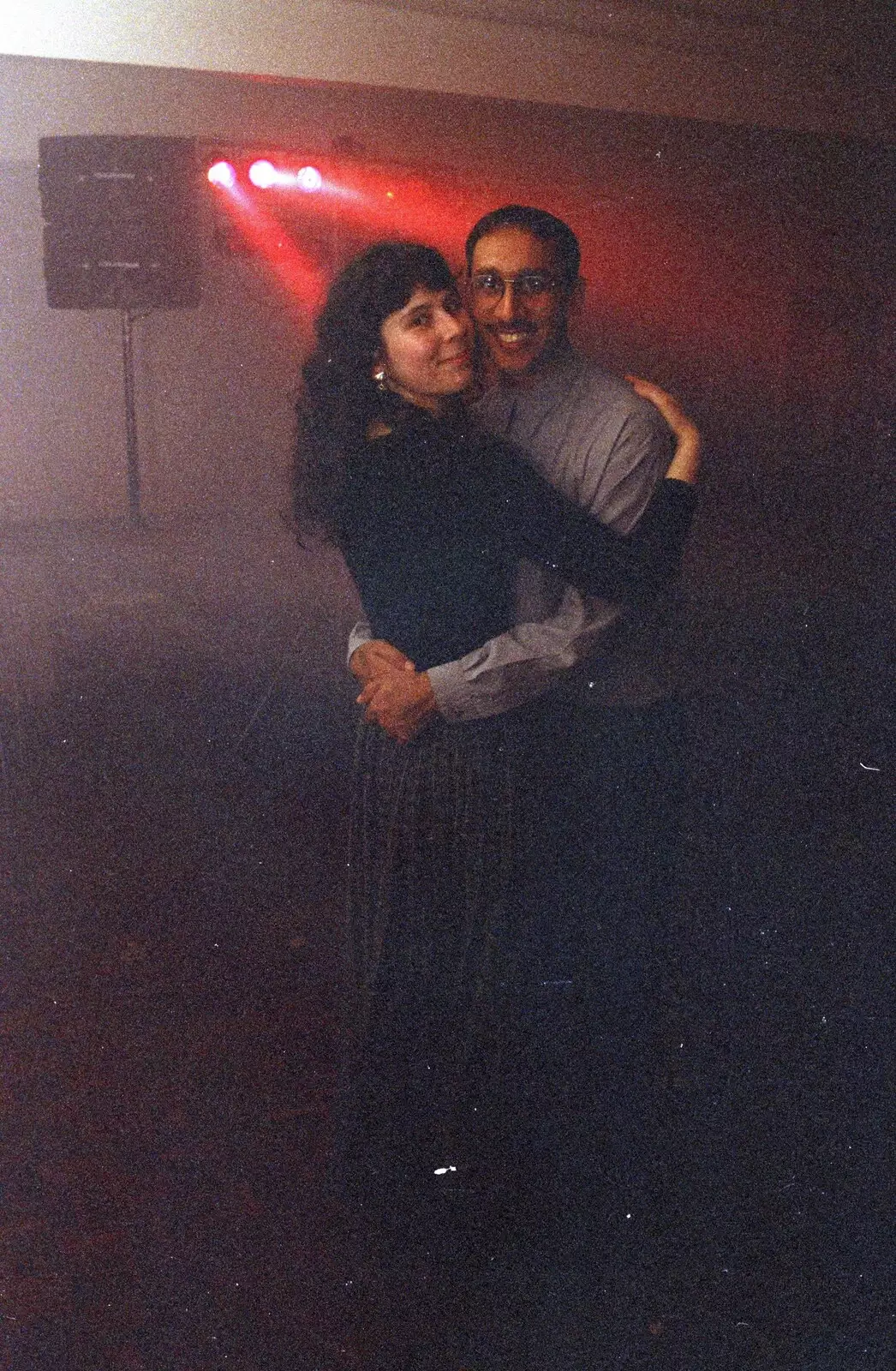 Hajni and Raj have a slow dance, from A CISU Thrash in the SCC Social Club, Rope Walk, Ipswich - 4th April 1998