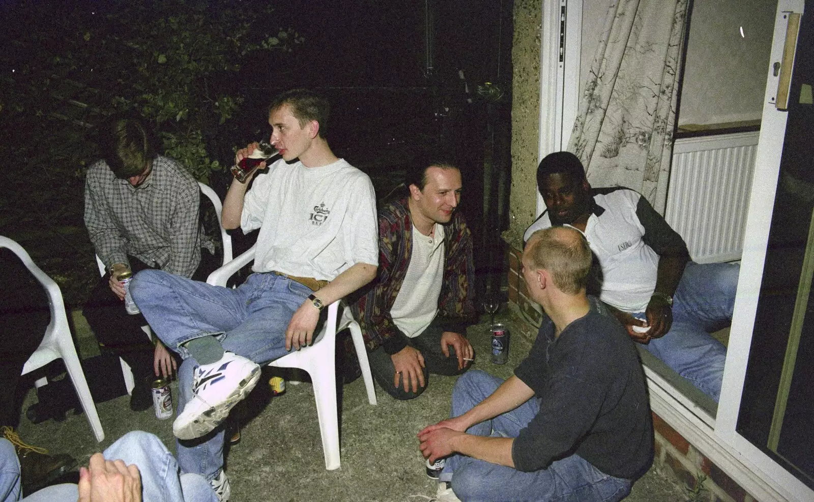 Carl discusses 'poor white trash', from Andrew's CISU Party, and Nosher's Garden Barbeque, Ipswich and Brome, Suffolk - June 10th 1998