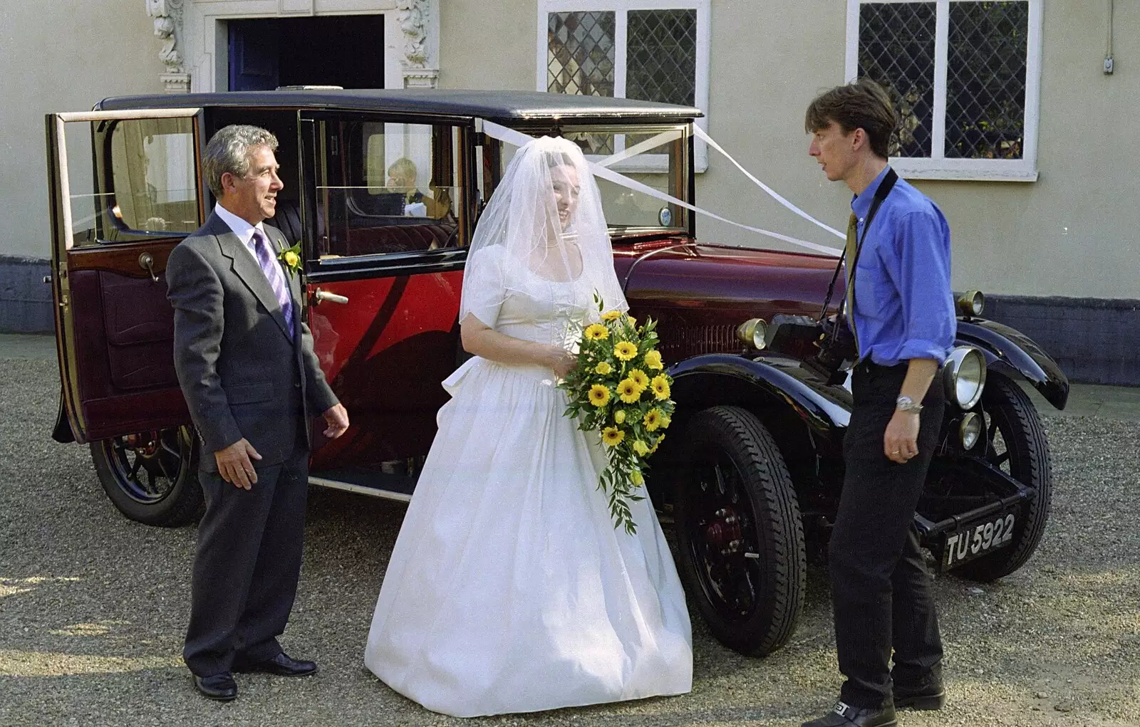 Lesley discusses stuff with the photographer, from Joe and Lesley's CISU Wedding, Ipswich, Suffolk - 30th July 1998