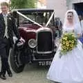 Joe, Lesley and the car, Joe and Lesley's CISU Wedding, Ipswich, Suffolk - 30th July 1998