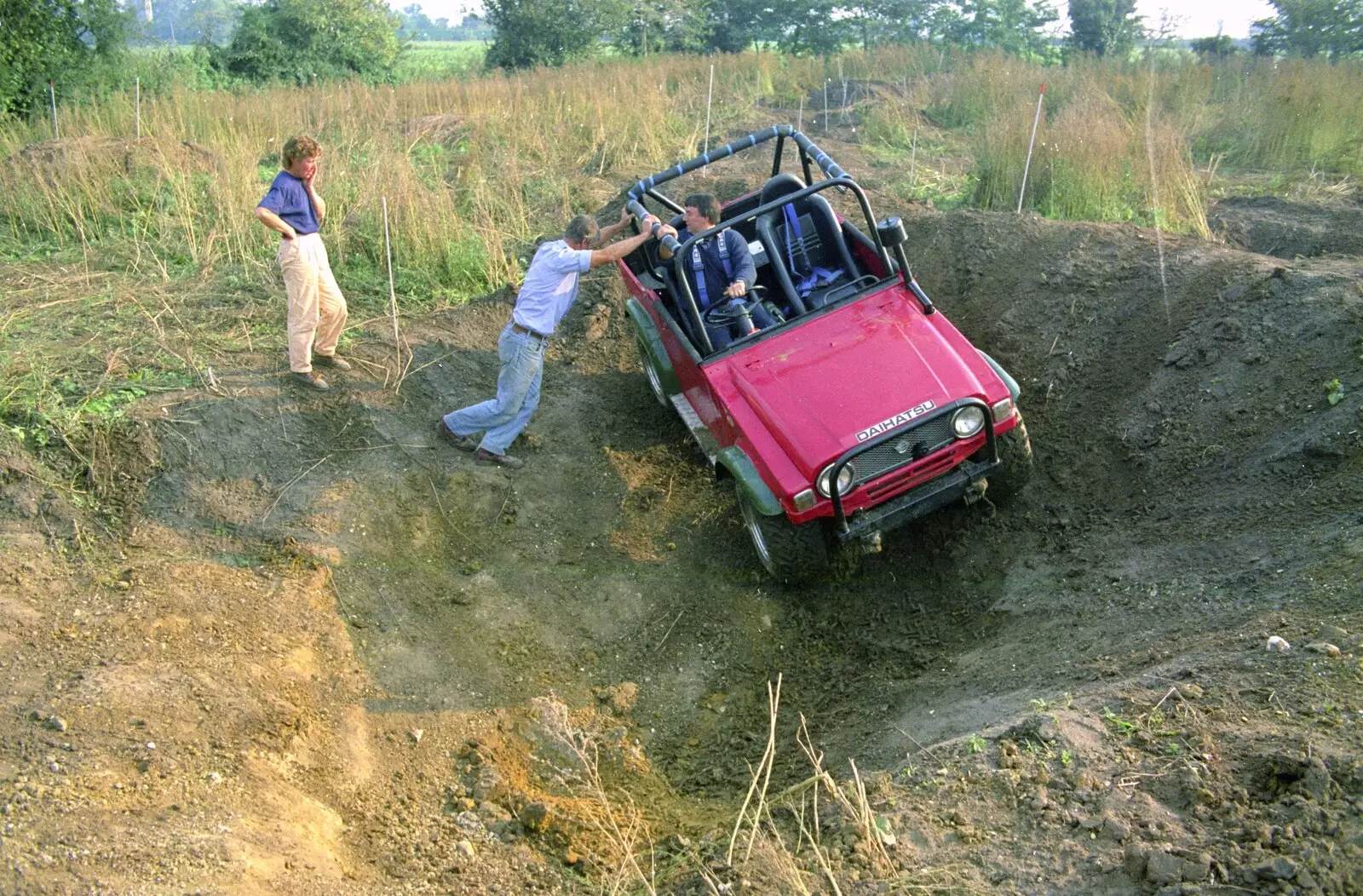 Geoff pushes up the Daihatsu, from Cider Making With Geoff and Brenda, Stuston, Suffolk - 10th September 1998