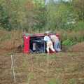 A Spot of Cider Making, Stuston, Suffolk - 10th September 1998, Brenda and Geoff try to push over the toppled Daihatsu
