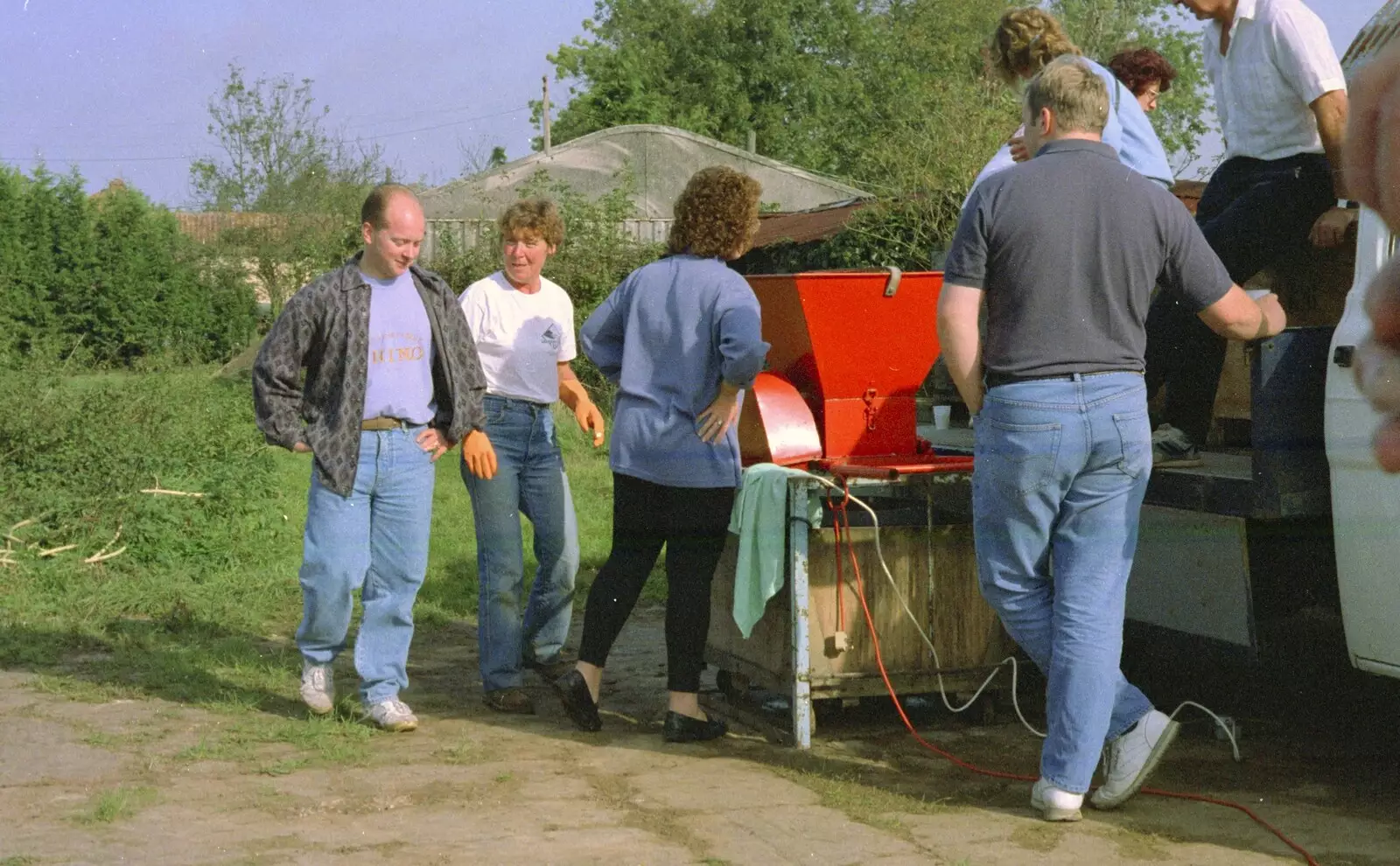 More hanging around the van, from Cider Making With Geoff and Brenda, Stuston, Suffolk - 10th September 1998