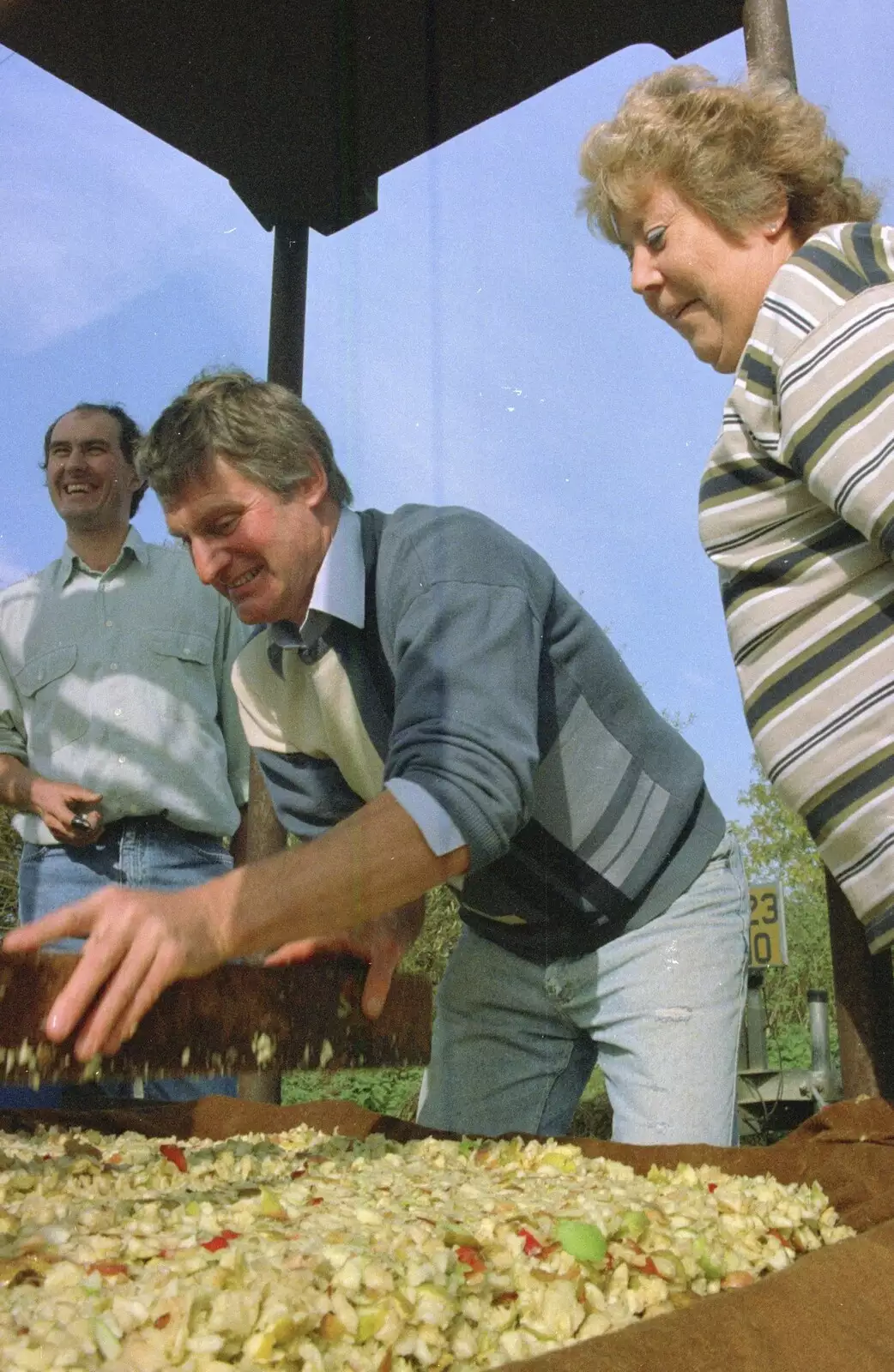 Geoff lays down another 'cheese', from Cider Making With Geoff and Brenda, Stuston, Suffolk - 10th September 1998