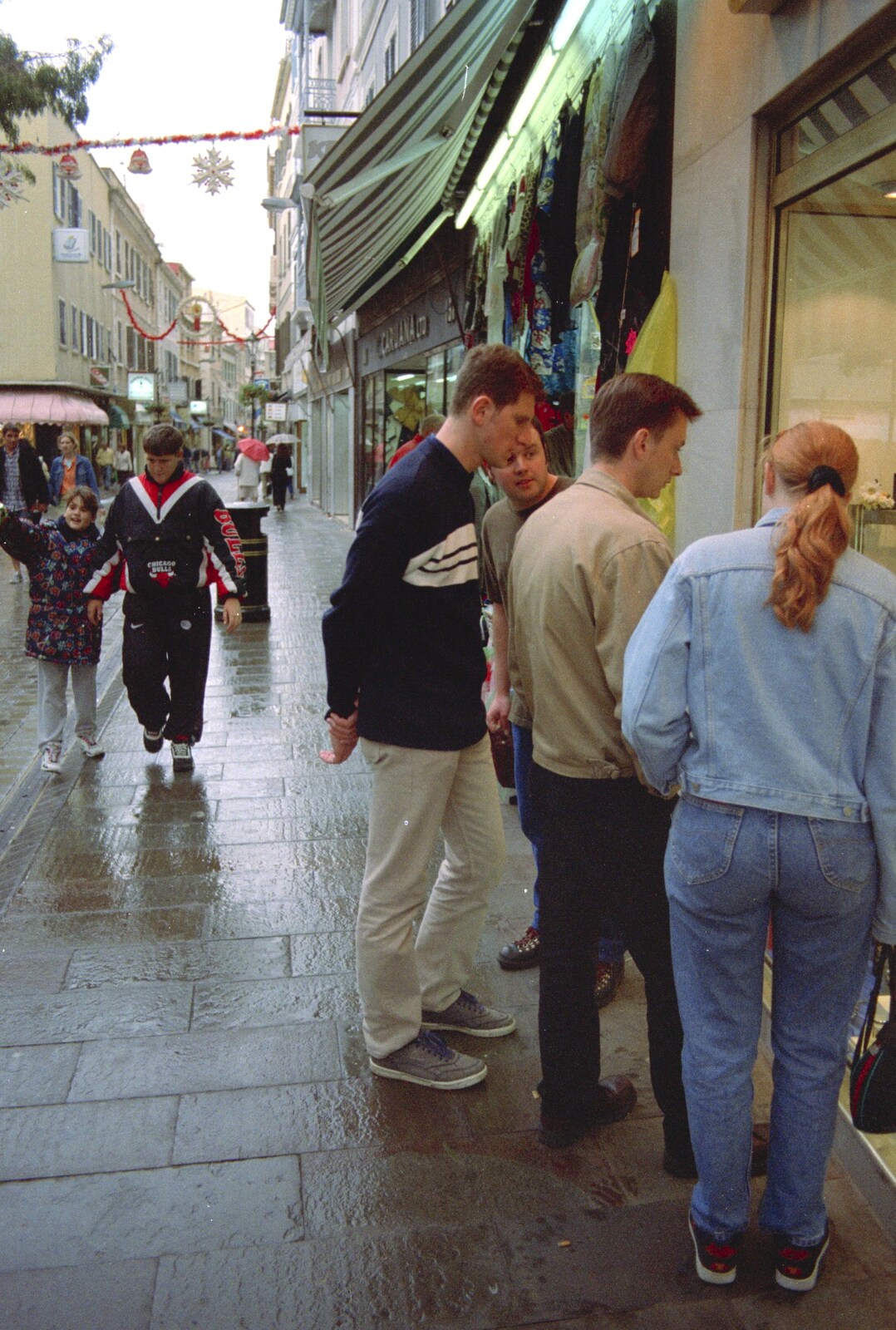 Window shopping from The CISU Massive do Malaga, Spain - November 14th 1998