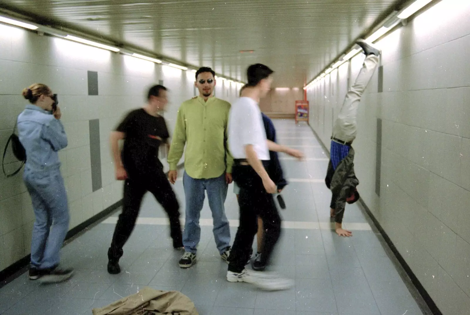 Jon tumbles upside down in a Malaga underpass, from The CISU Massive do Malaga, Spain - November 14th 1998