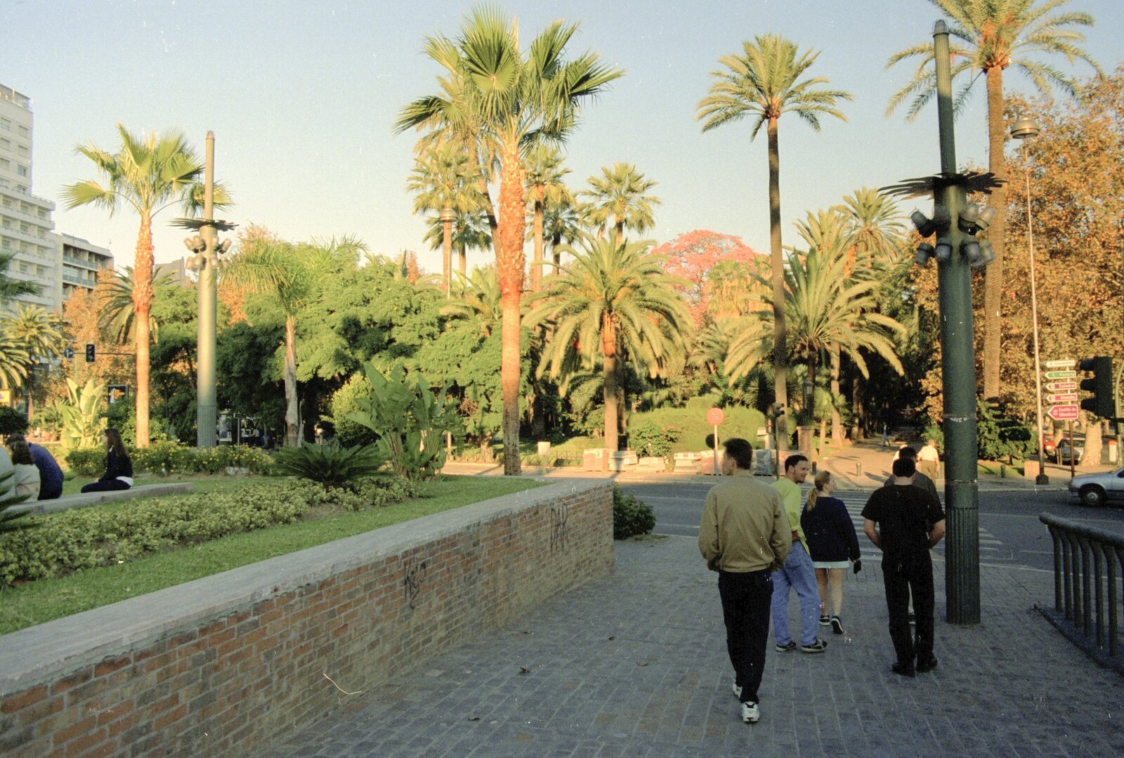 Milling around from The CISU Massive do Malaga, Spain - November 14th 1998