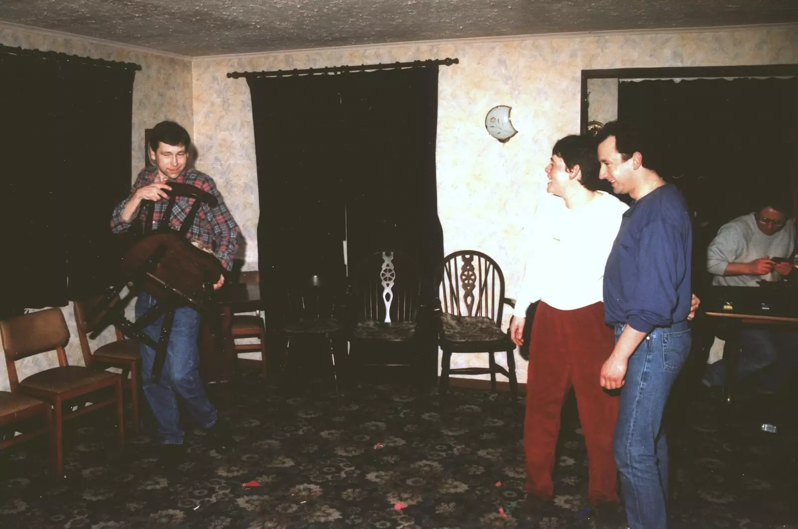 Pippa and DH watch Apple's funky moves, from Brome Swan Christmas, Suffolk - December 1998