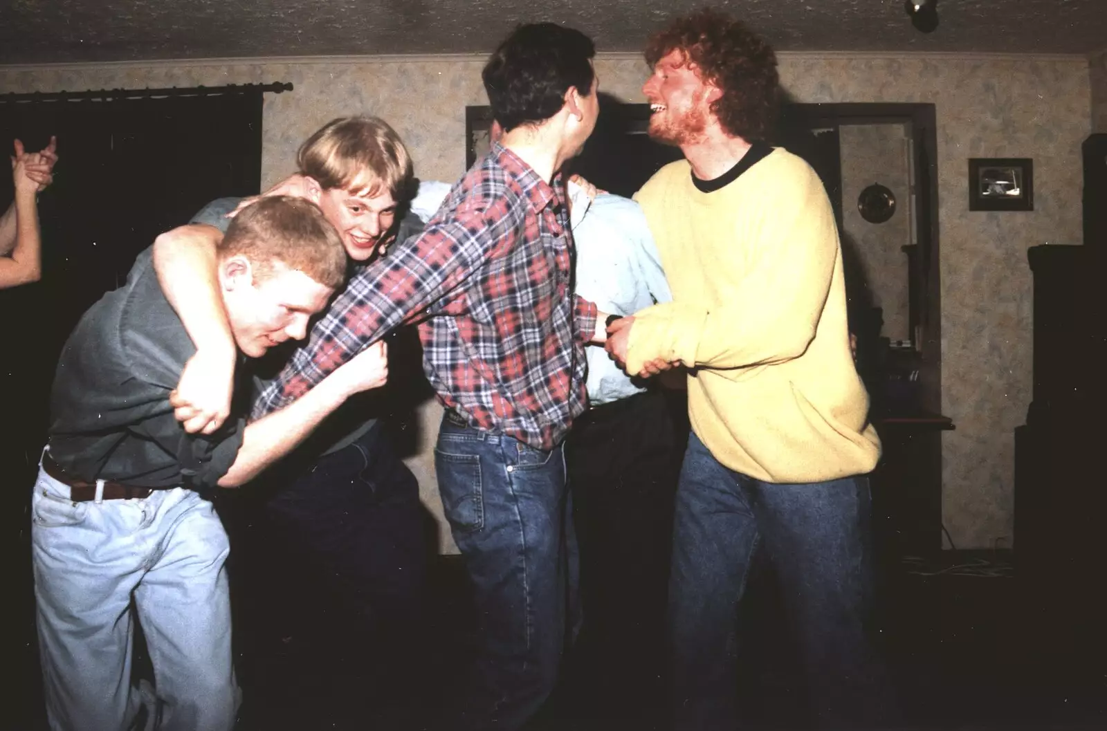 Mikey, Paul and Wavy pile in to 'help out', from Brome Swan Christmas, Suffolk - December 1998