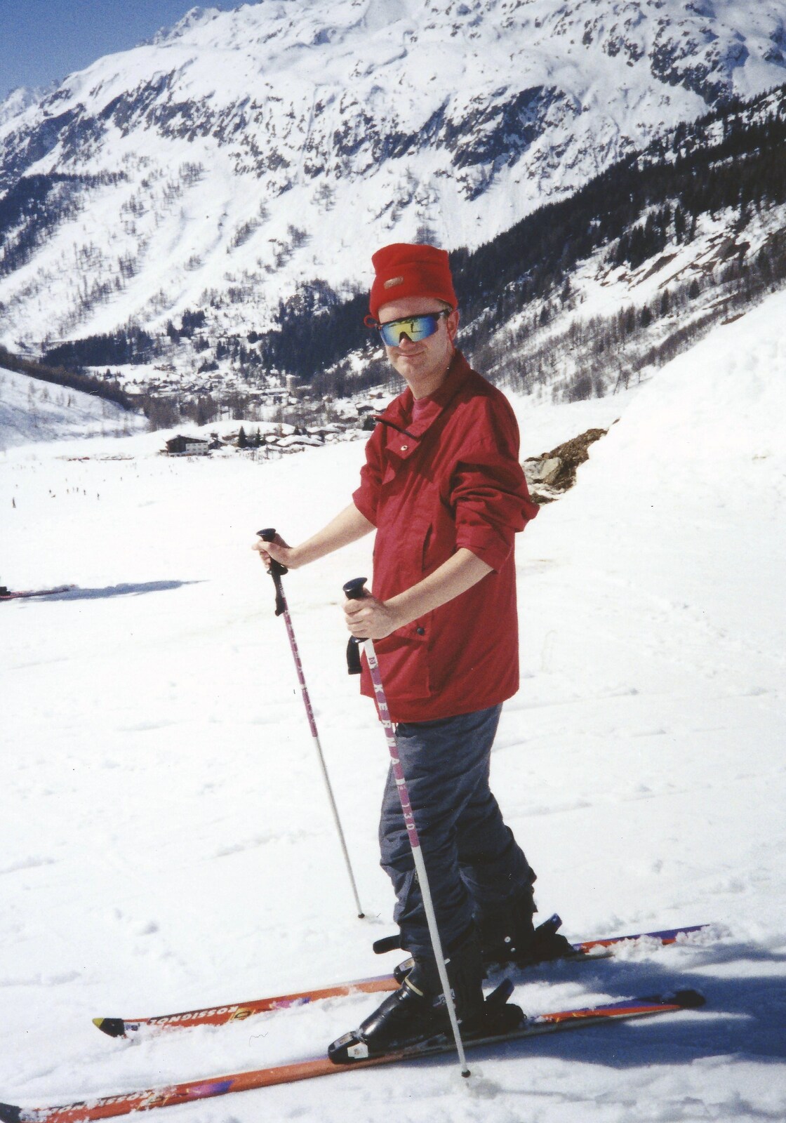 Skiing With Sean, Chamonix, Haute-Savoie, France - 15th March 1999: Nosher in twat shades and hat