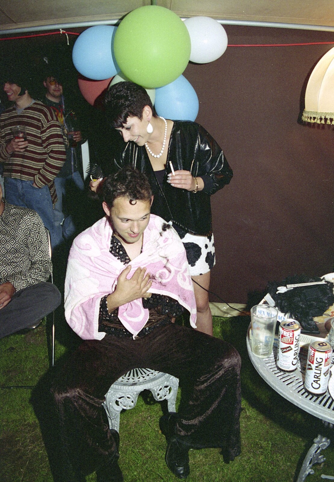 Paul Jay gets his hair shaved off from "Dave's" CISU Fancy Dress Party, Finbar's Walk, Ipswich - 15th September 1999