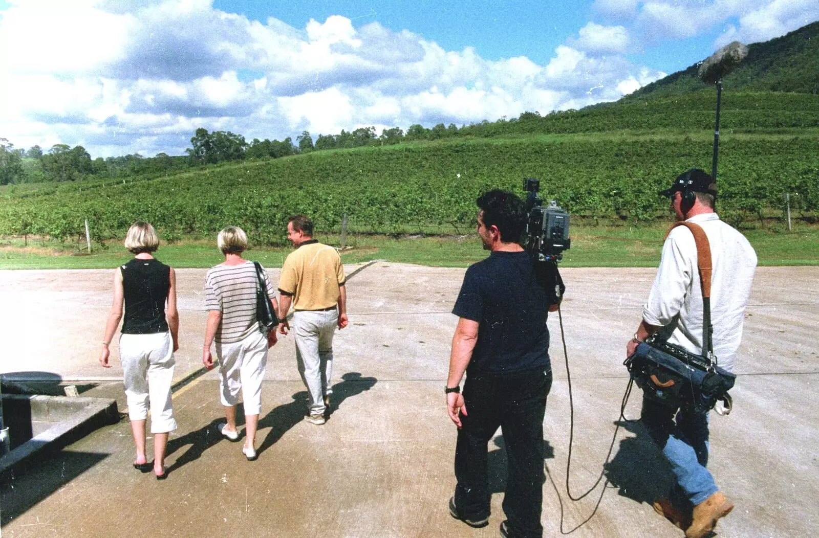 The film crew follows the tour around, from A Trip to the Zoo, Sydney, Australia - 7th April 2000