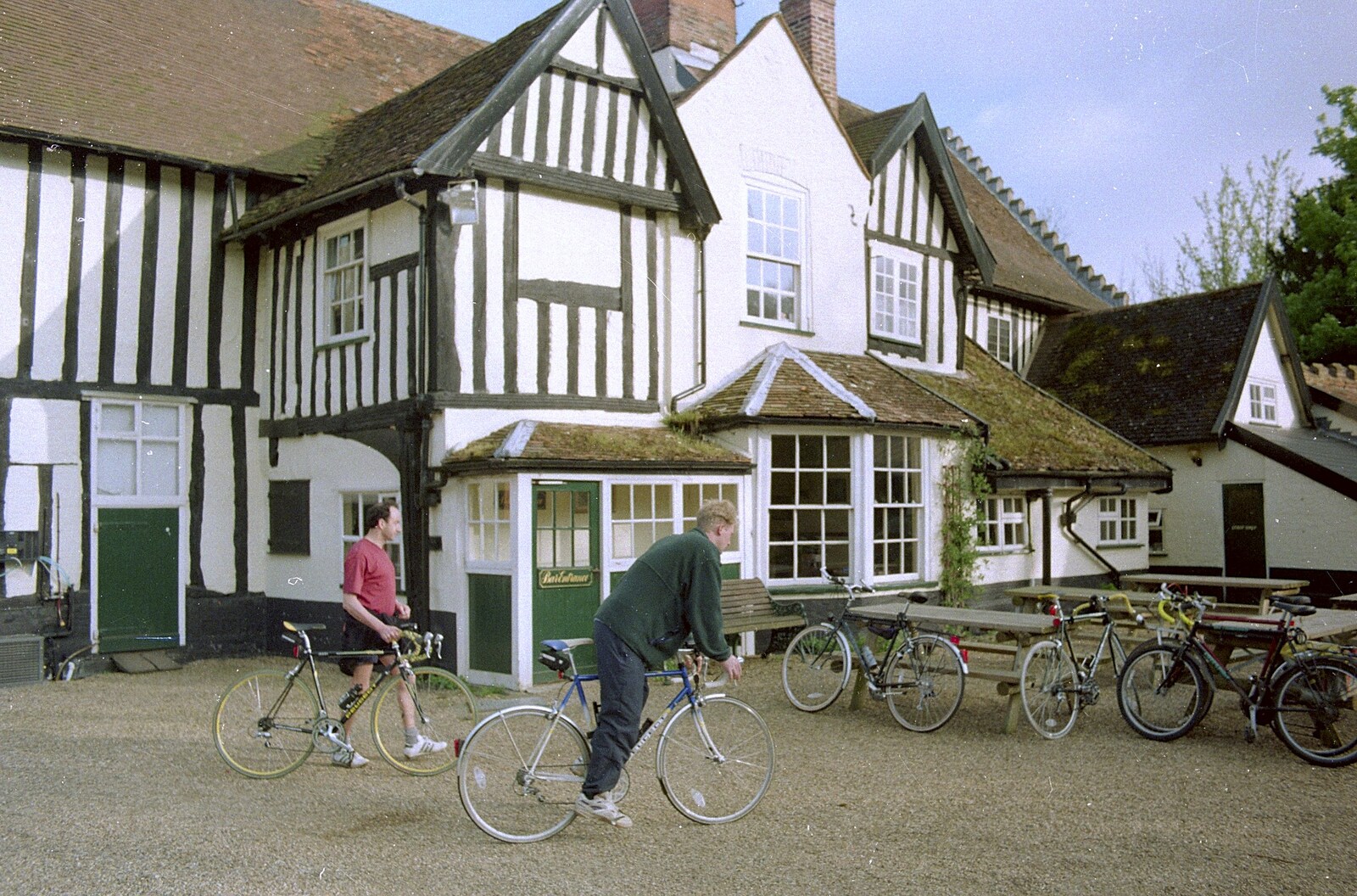 Bikes outside the Hoxne Swan from A BSCC Bike Ride, Brockdish Greyhound and Hoxne Swan, Suffolk - 4th May 2000