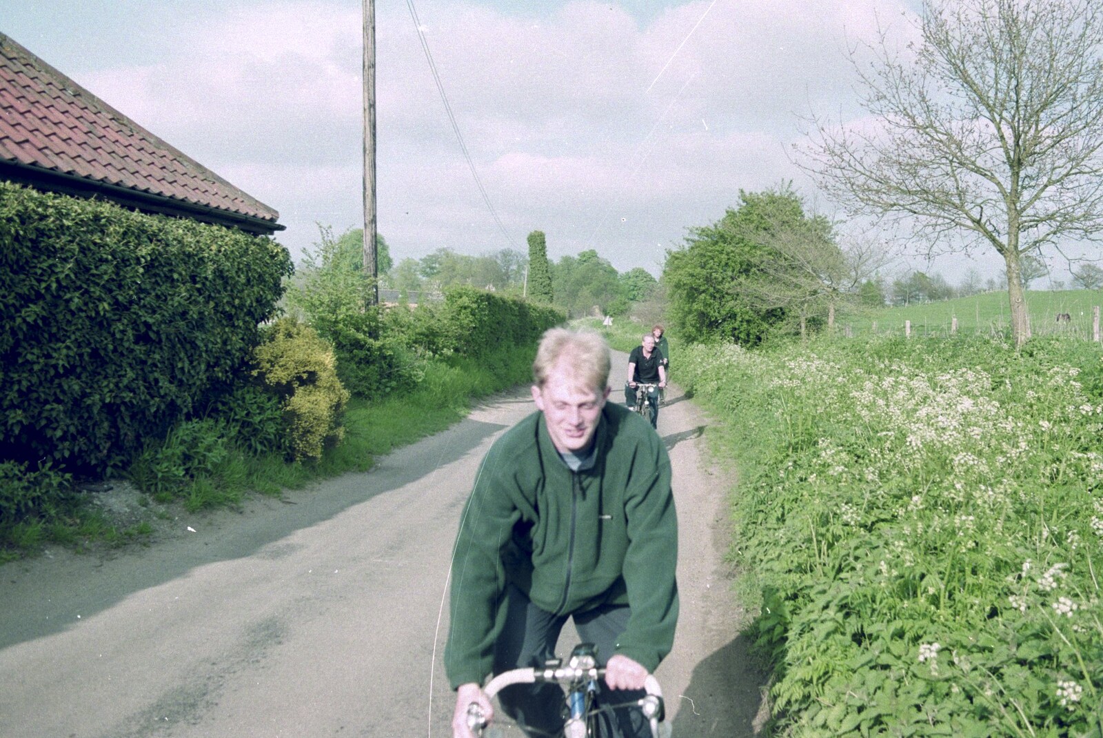Paul cycles past from A BSCC Bike Ride, Brockdish Greyhound and Hoxne Swan, Suffolk - 4th May 2000