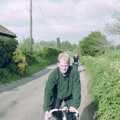 A BSCC Bike Ride, Brockdish Greyhound and Hoxne Swan, Suffolk - 4th May 2000, Paul cycles past