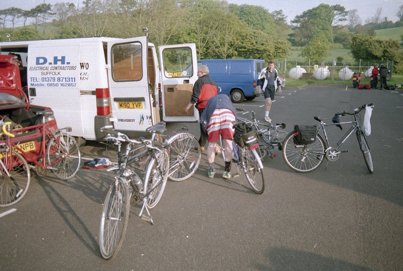 DH's van at stupid o'clock in the morning from A BSCC Bike Ride to Gravelines, Pas de Calais, France - 11th May 2000