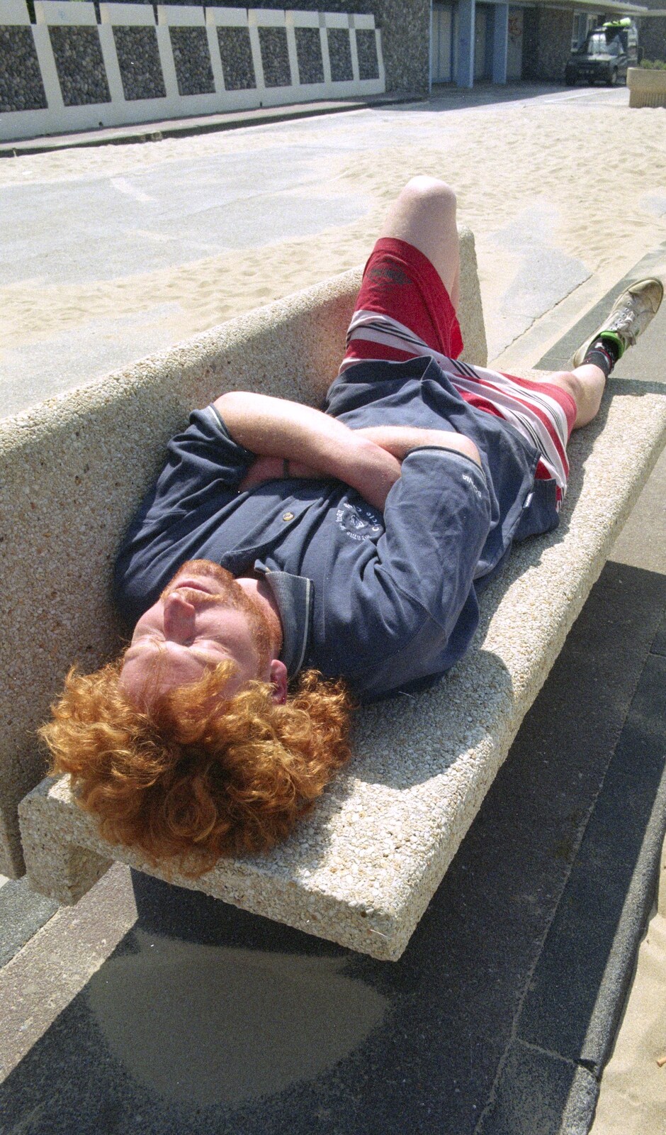 Wavy has a nap from A BSCC Bike Ride to Gravelines, Pas de Calais, France - 11th May 2000