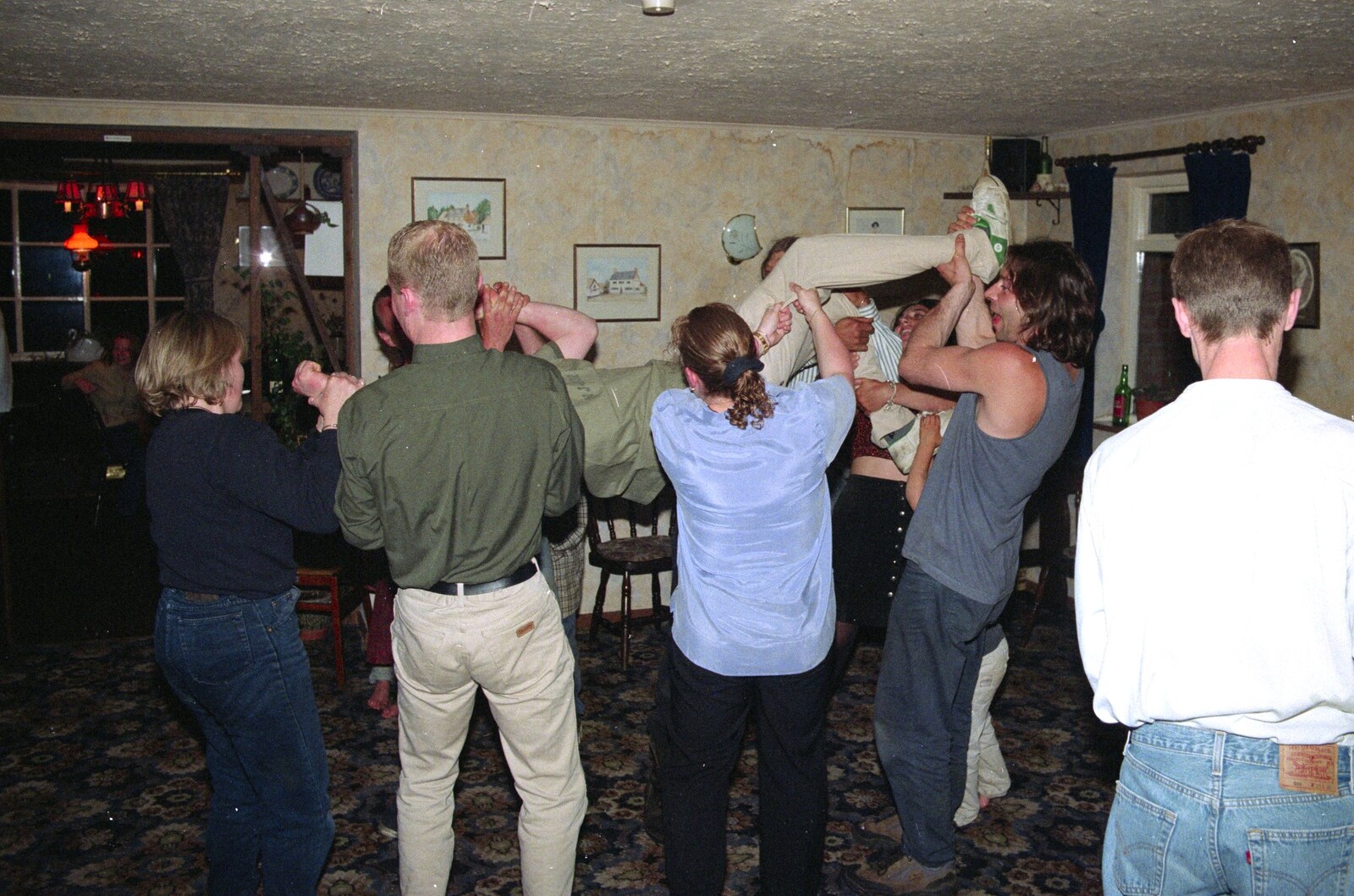 Wavy gets the bumps from Wavy's Thirtieth Birthday, The Swan Inn, Brome, Suffolk - 24th May 2000