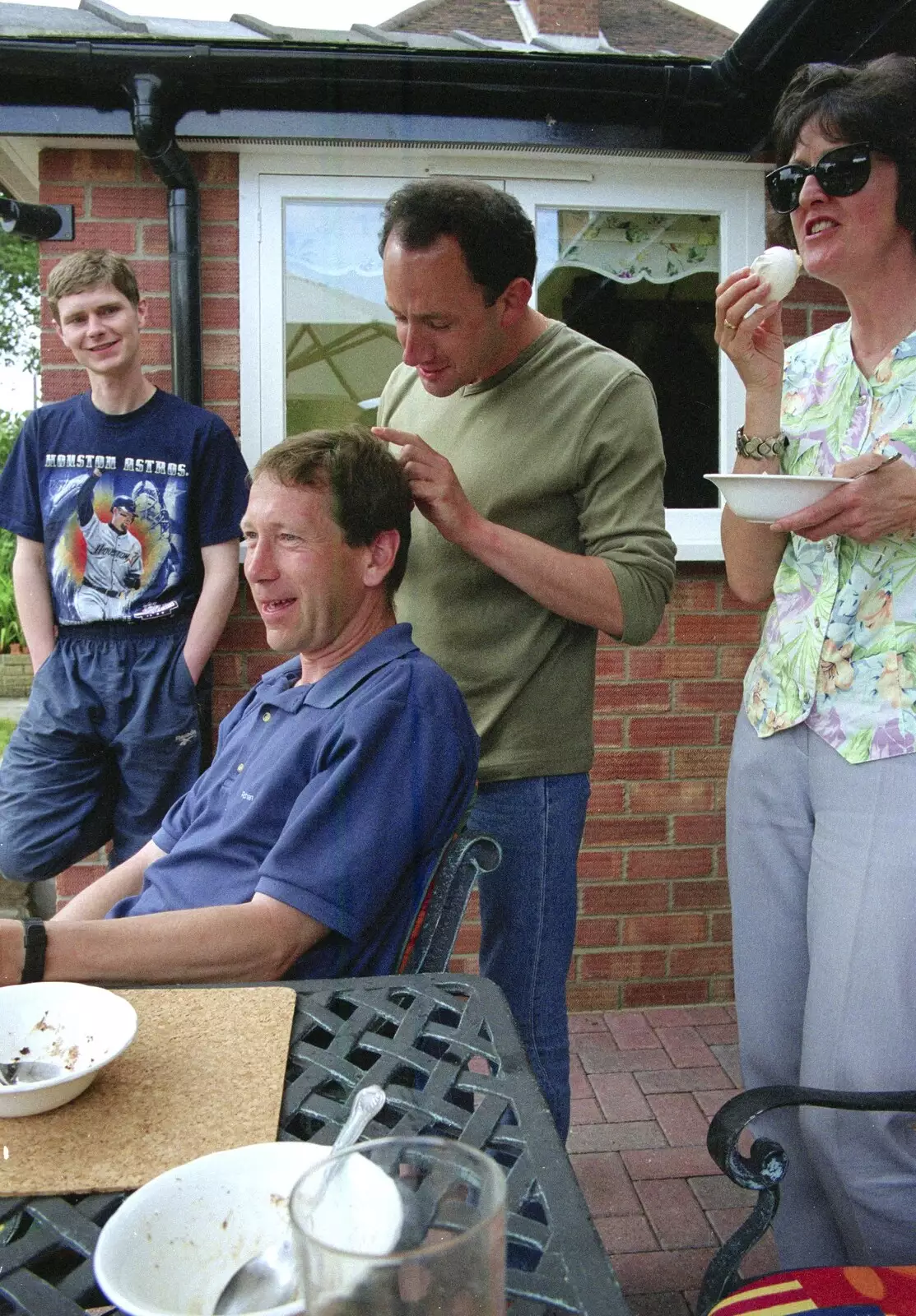 DH checks Apple's hair for nits, from Colin and Jill's Barbeque, Suffolk - 28th May 2000