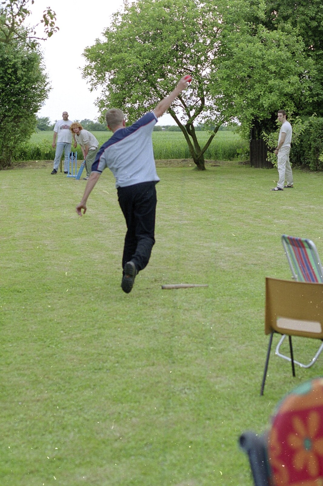 Nosher runs up to bowl from Colin and Jill's Barbeque, Suffolk - 28th May 2000