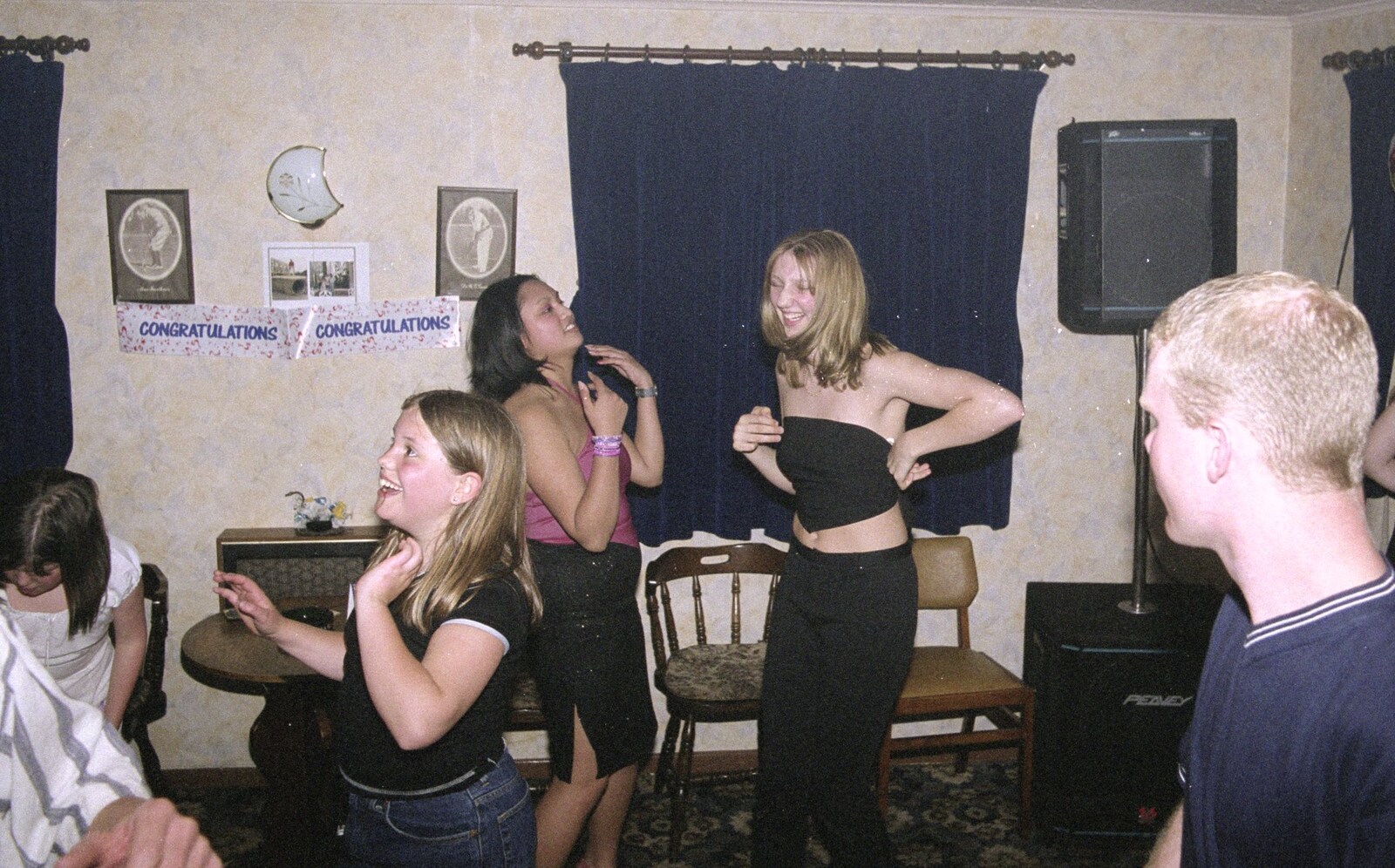 More dancing from Lorraine's 21st Birthday, The Swan, Suffolk - 10th June 2000
