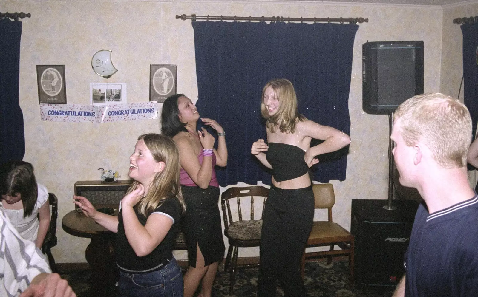 More dancing, from Lorraine's 21st Birthday, The Swan, Suffolk - 10th June 2000