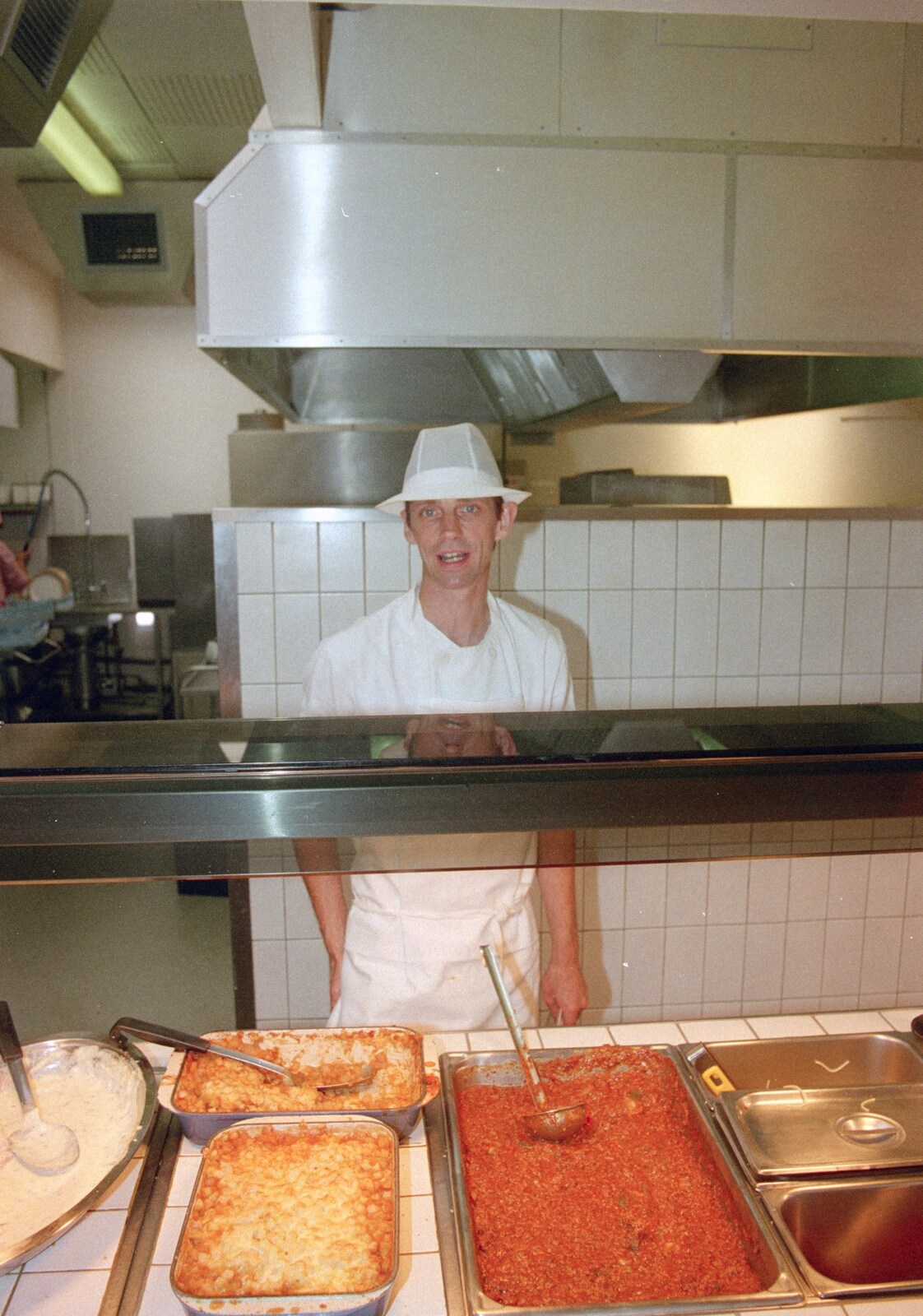 A Last Few Days at CISU, Suffolk County Council, Ipswich - 11th June 2000: Phil the canteen manager behind some troughs of food