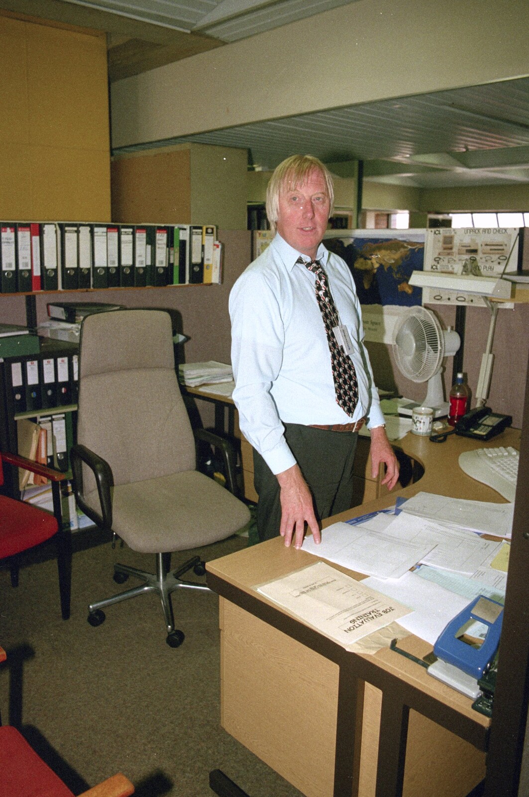 A Last Few Days at CISU, Suffolk County Council, Ipswich - 11th June 2000: Alan Cox in his office cubicle