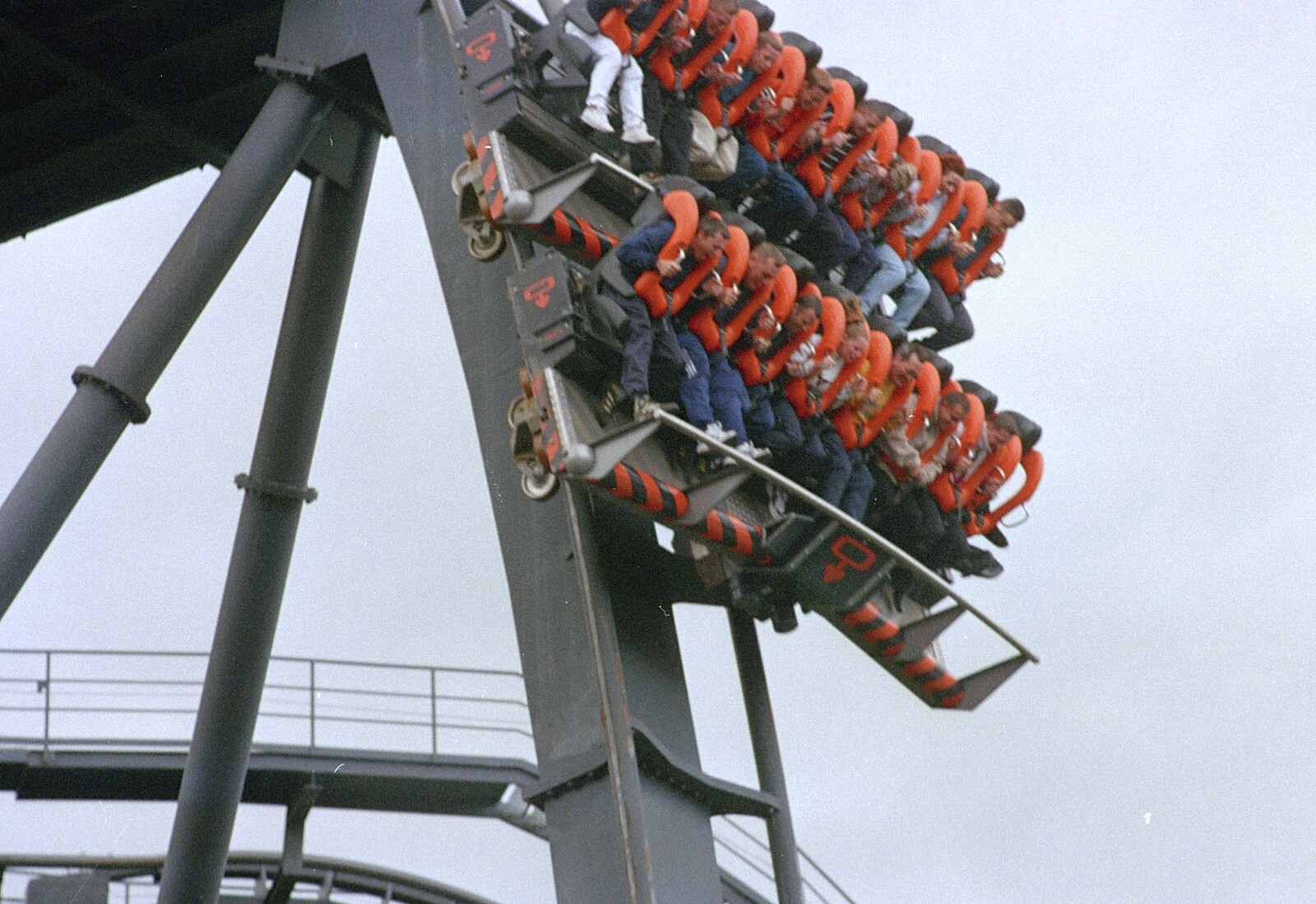 A Trip to Alton Towers, Staffordshire - 15th June 2000: More victims pile into Oblivion