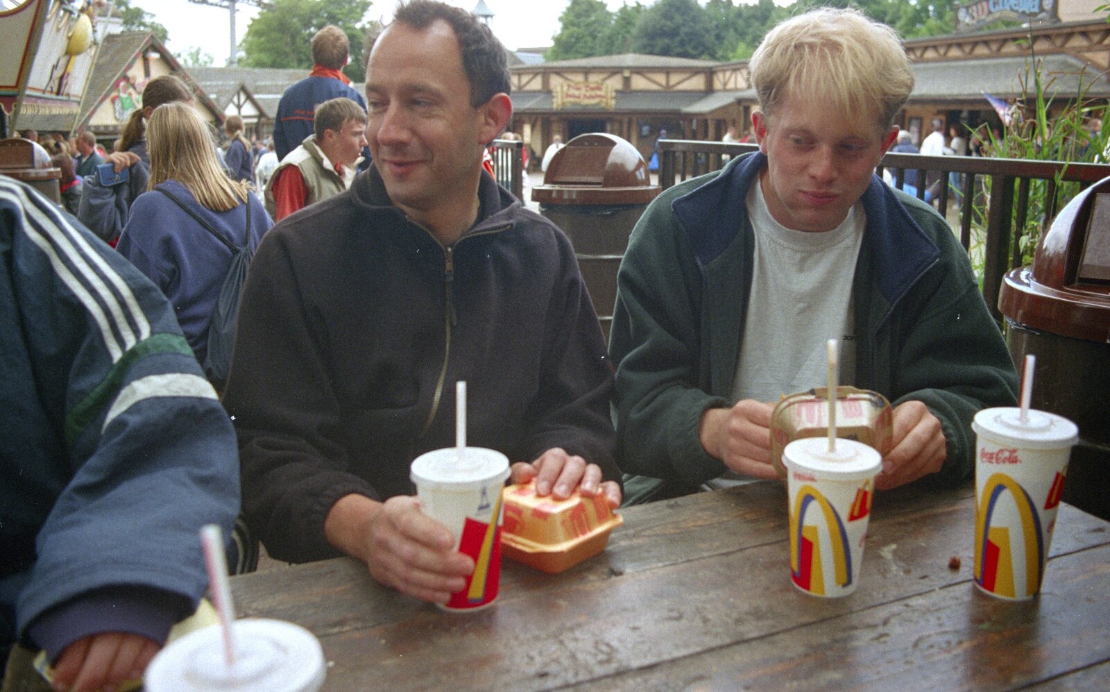 A Trip to Alton Towers, Staffordshire - 15th June 2000: DH and Paul eat fast food. Paul looks a bit stuffed
