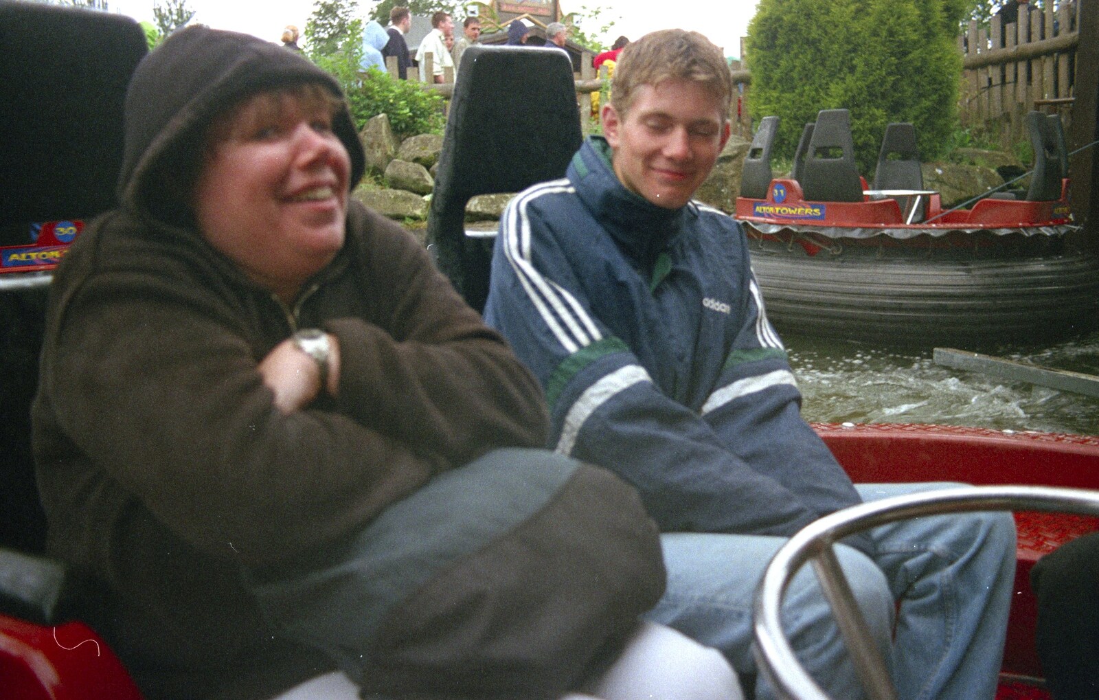 A Trip to Alton Towers, Staffordshire - 15th June 2000: Sis and The Boy Phil