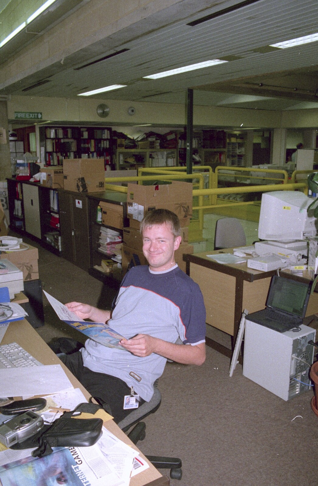 Nosher's Last Day at CISU/SCC, Suffolk County Council, Ipswich - 22nd June 2000: Nosher looks up from his desk