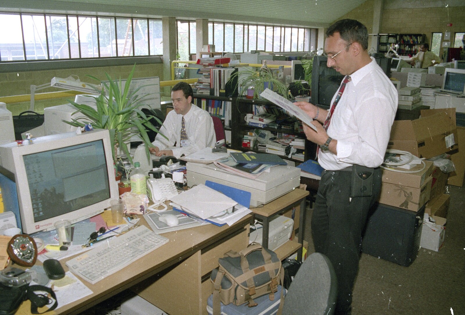 Nosher's Last Day at CISU/SCC, Suffolk County Council, Ipswich - 22nd June 2000: Raj looks at the card whilst lurking by Nosher's desk