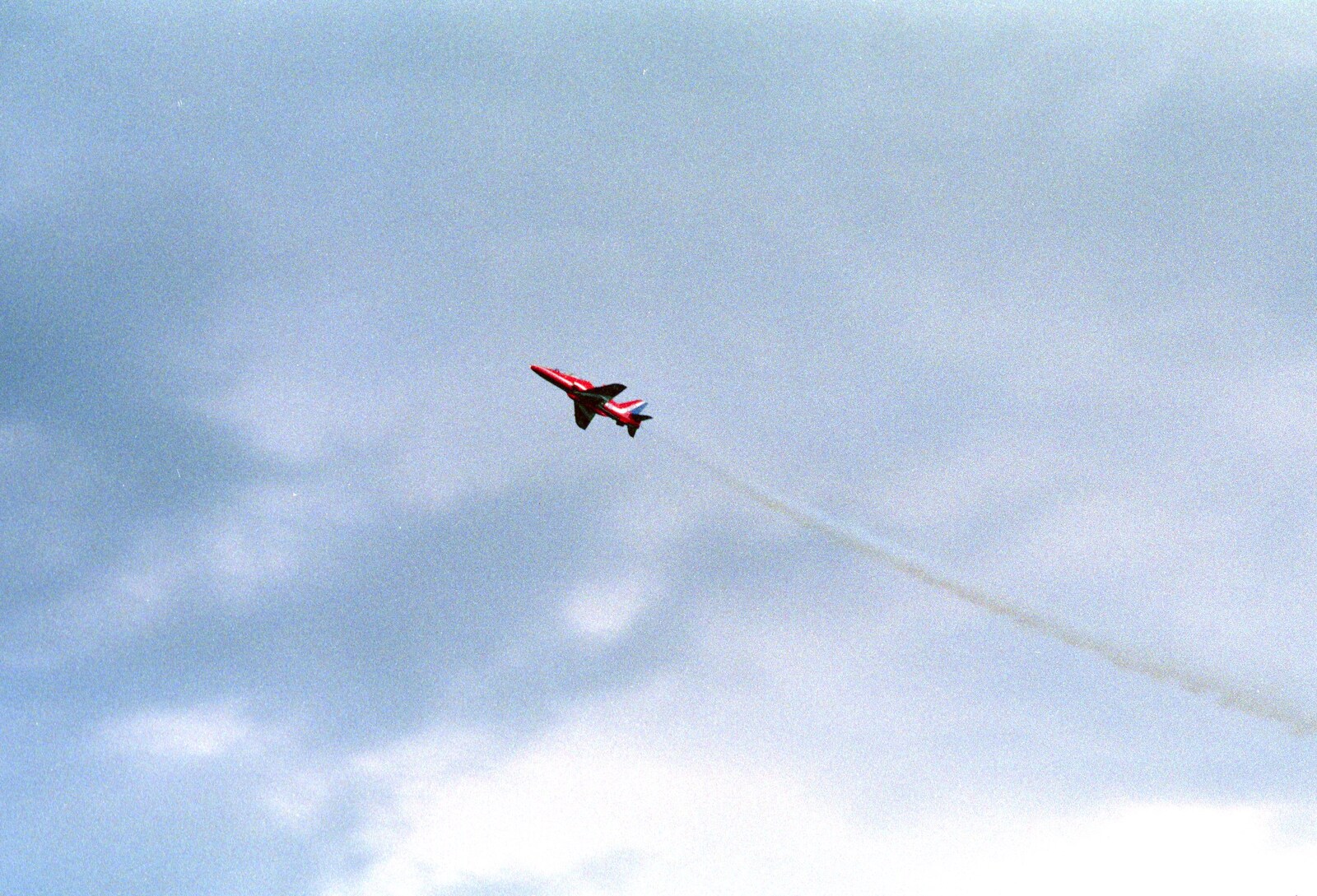 The Red Arrows, and Andrew's CISU Barbeque, Ipswich, Suffolk - 22nd July 2000: One of the synchro pair