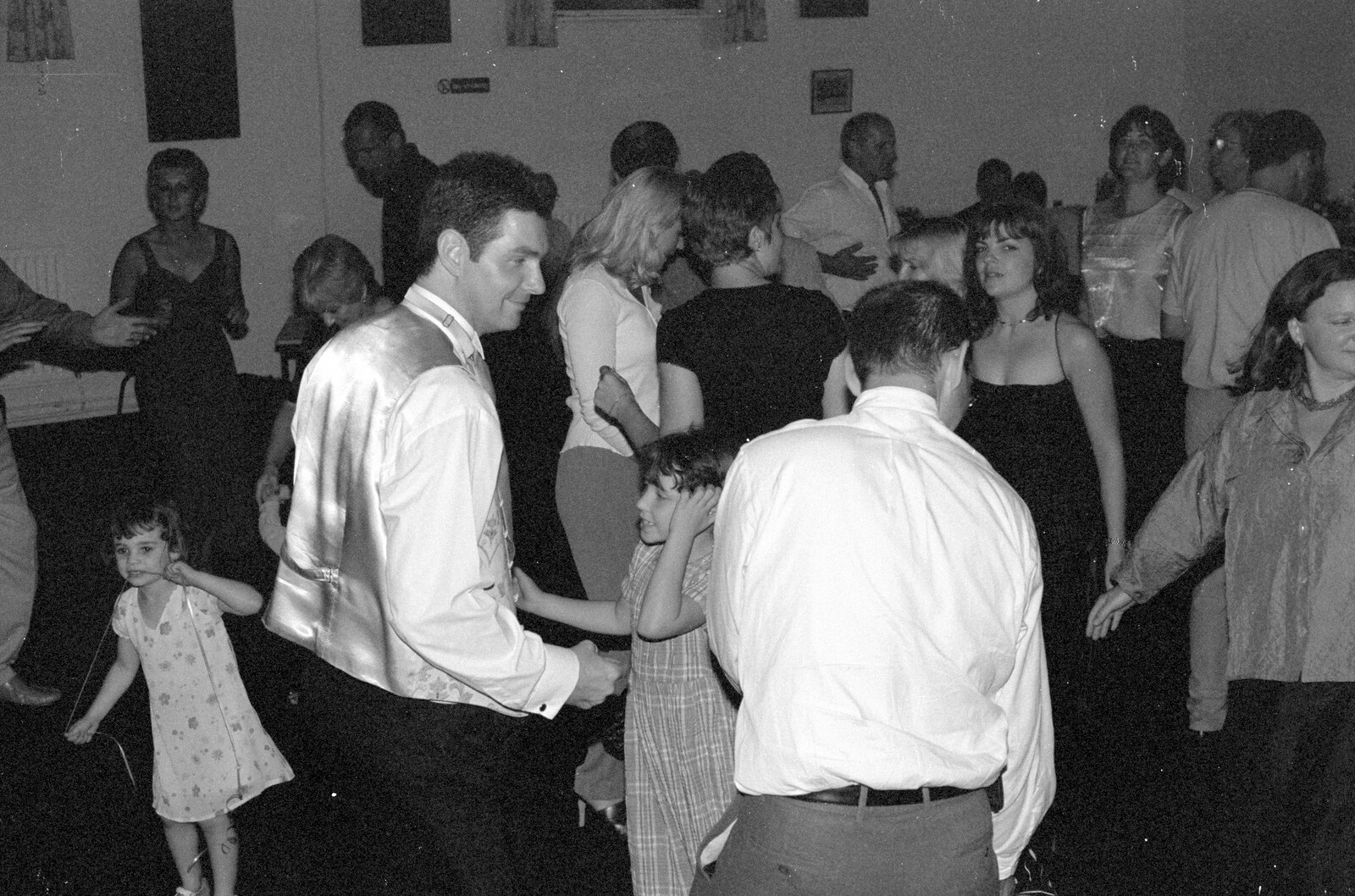 Wedding bopping from Sean and Michelle's Wedding, Bashley FC, New Milton - 12th August 2000