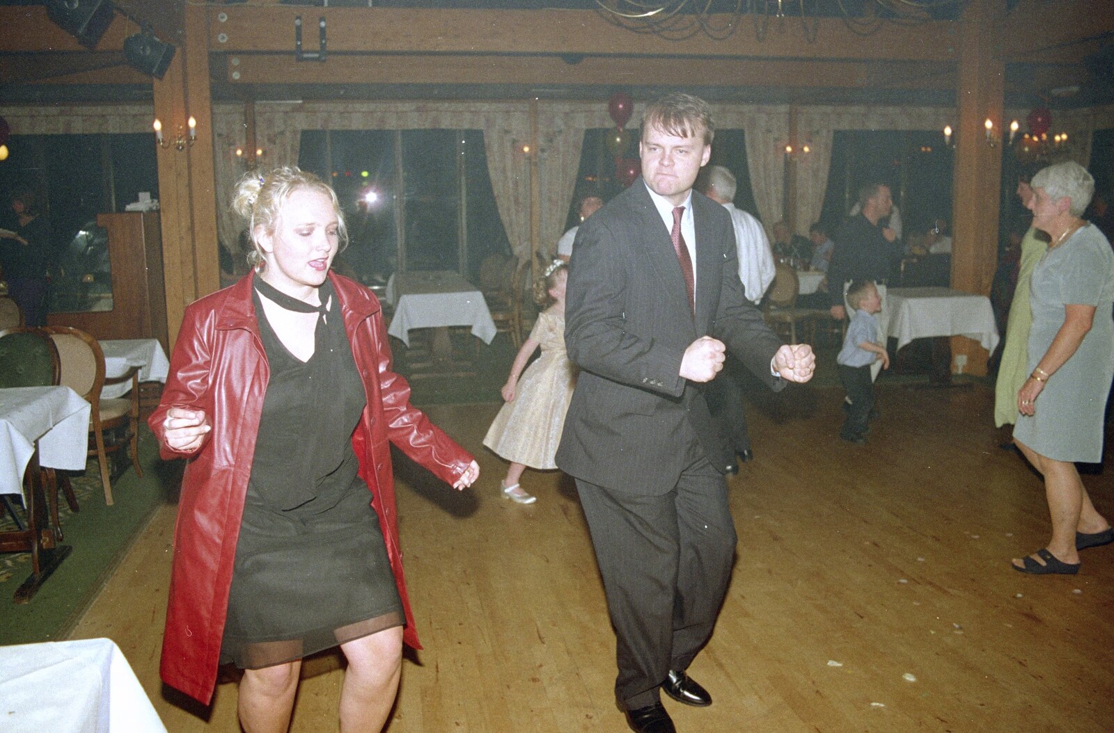 Michelle and Nick do some bopping from Paula's 3G Lab Wedding Reception, Huntingdon, Cambridgeshire - 4th September 2000